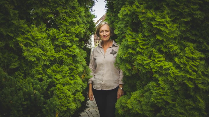 Kirsten Dahl bruker tiden sin på annet enn matvarehandel. Det er jo for eksempel mye hyggeligere i egen hage enn mellom reoler med matvarer. 