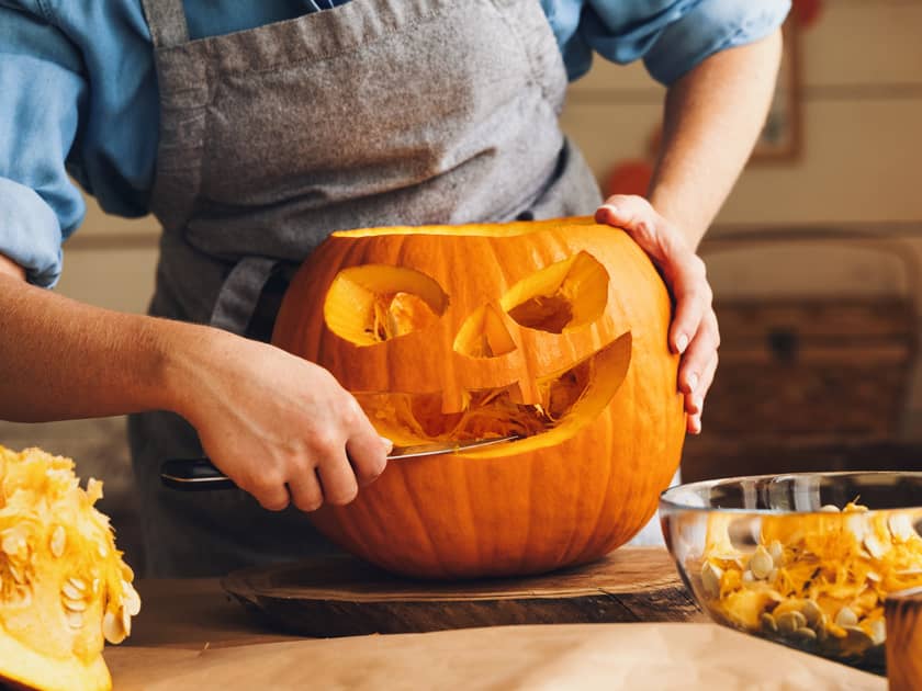 Slik lager du gresskarlykt til Halloween