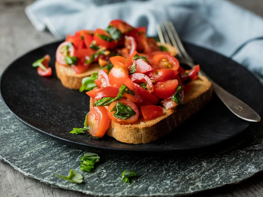 Slik får du perfekt bruschetta og forslag til topping