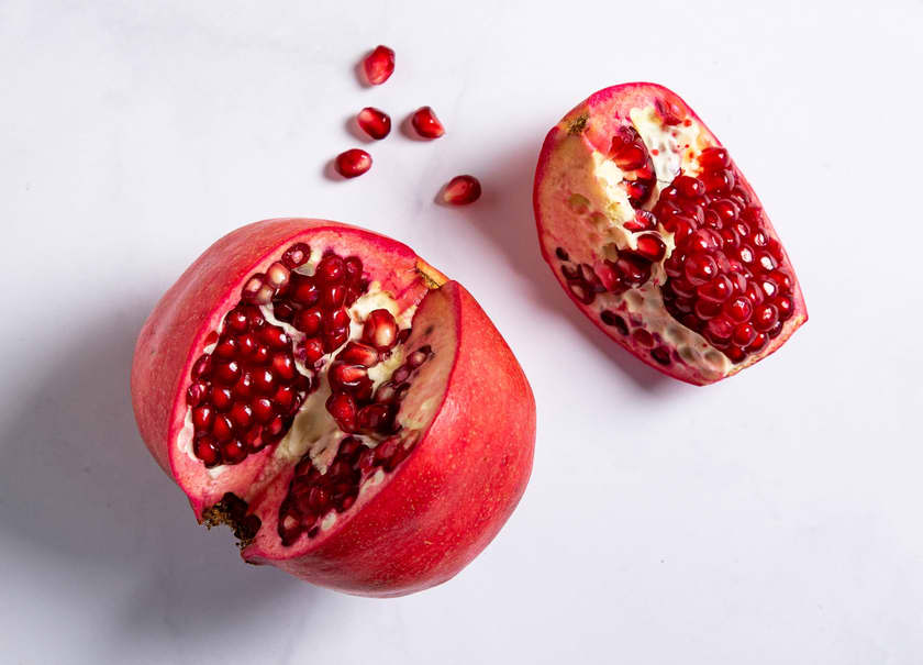 Slik åpner og spiser man granateple