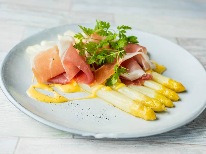 Godt tilbehør til asparges