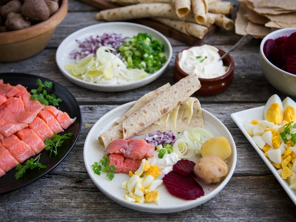 Godt tilbehør er minst like viktig som rakfisken når den skal serveres