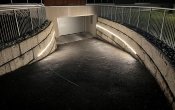 Norstrip LED striper i innkjøring garasje