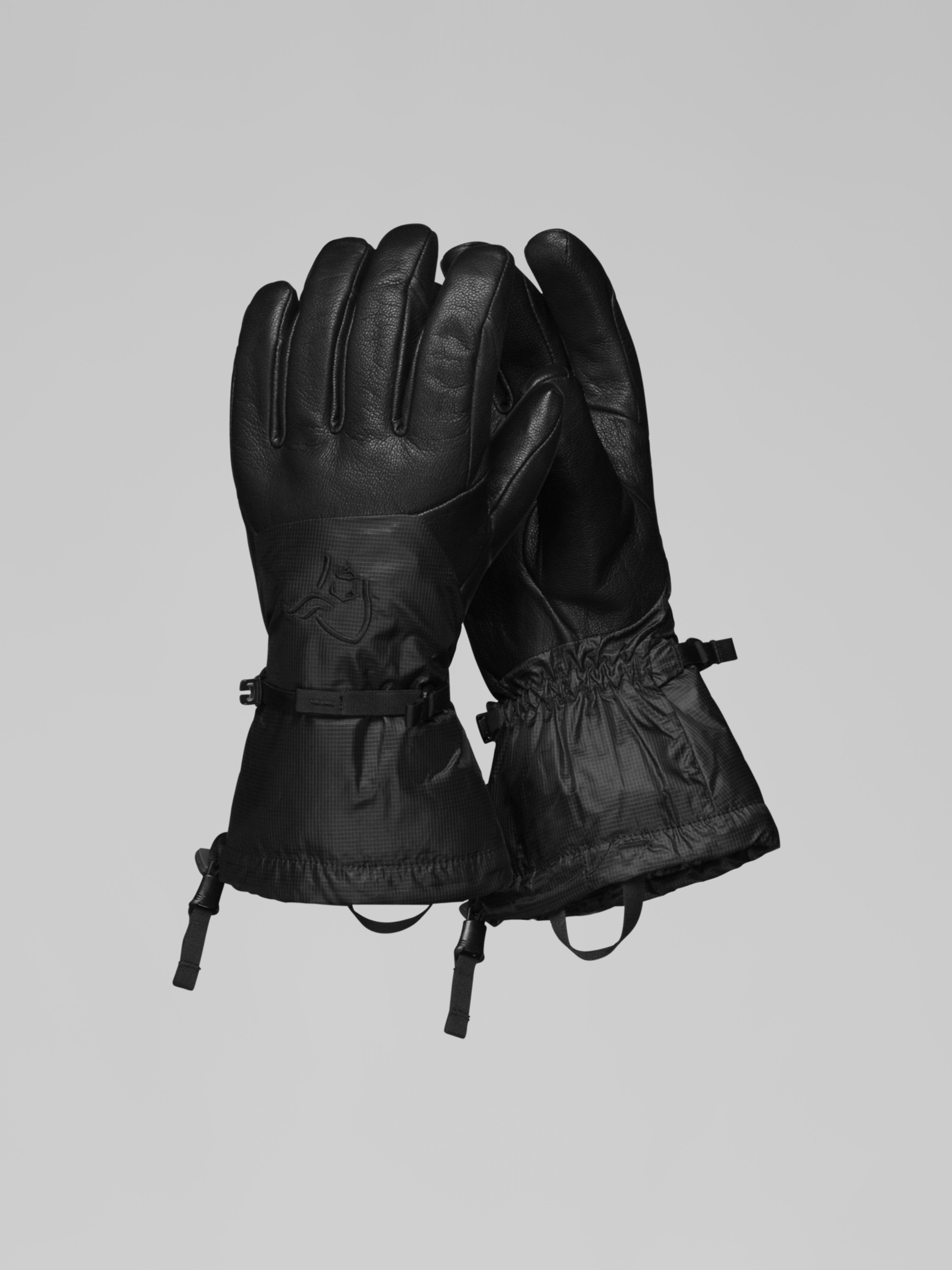 Packshot front image of trollveggen Gore-Tex Gloves Caviar Black