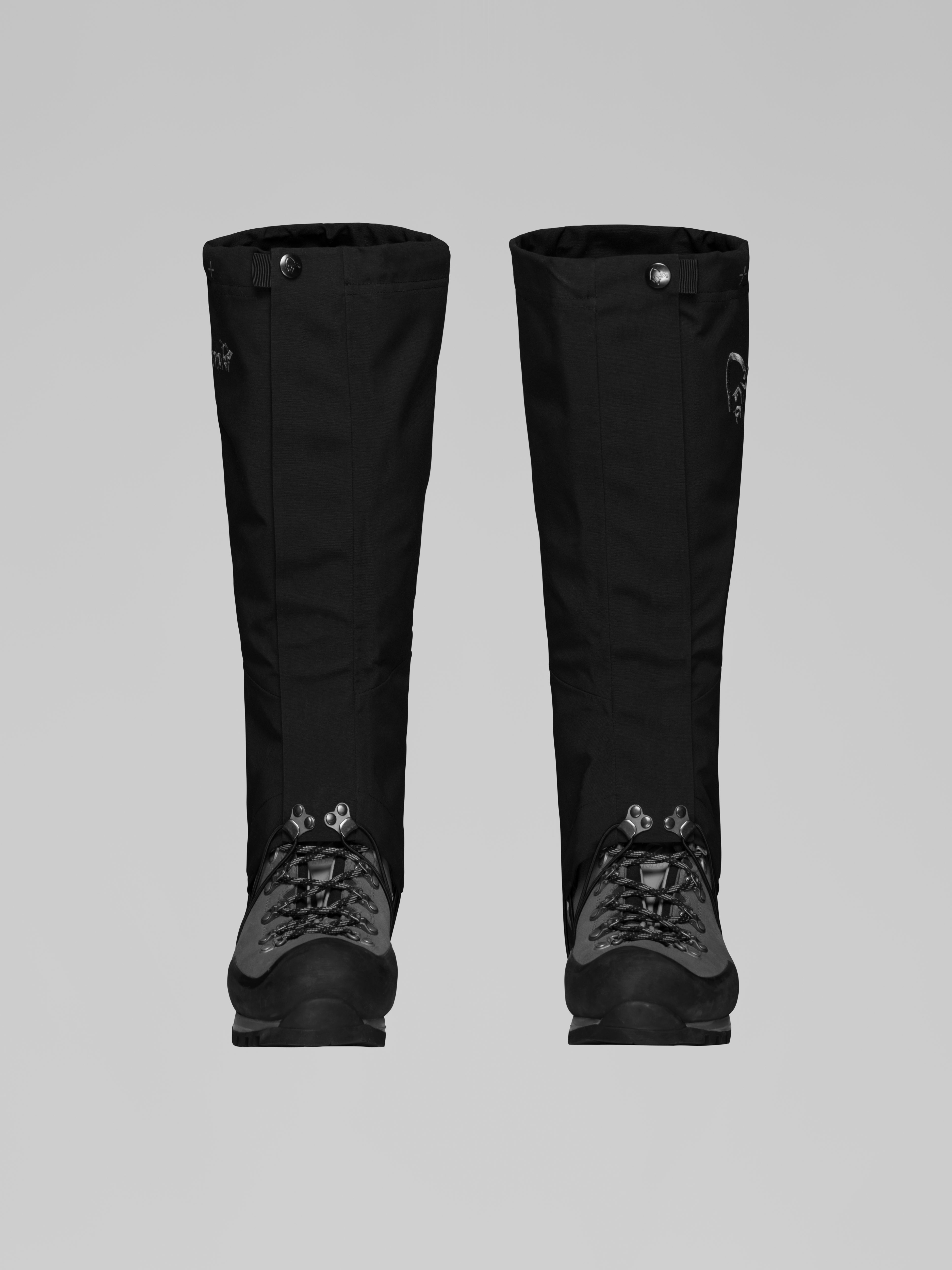 Packshot front image of trollveggen Gore-Tex Gaiter Caviar Black