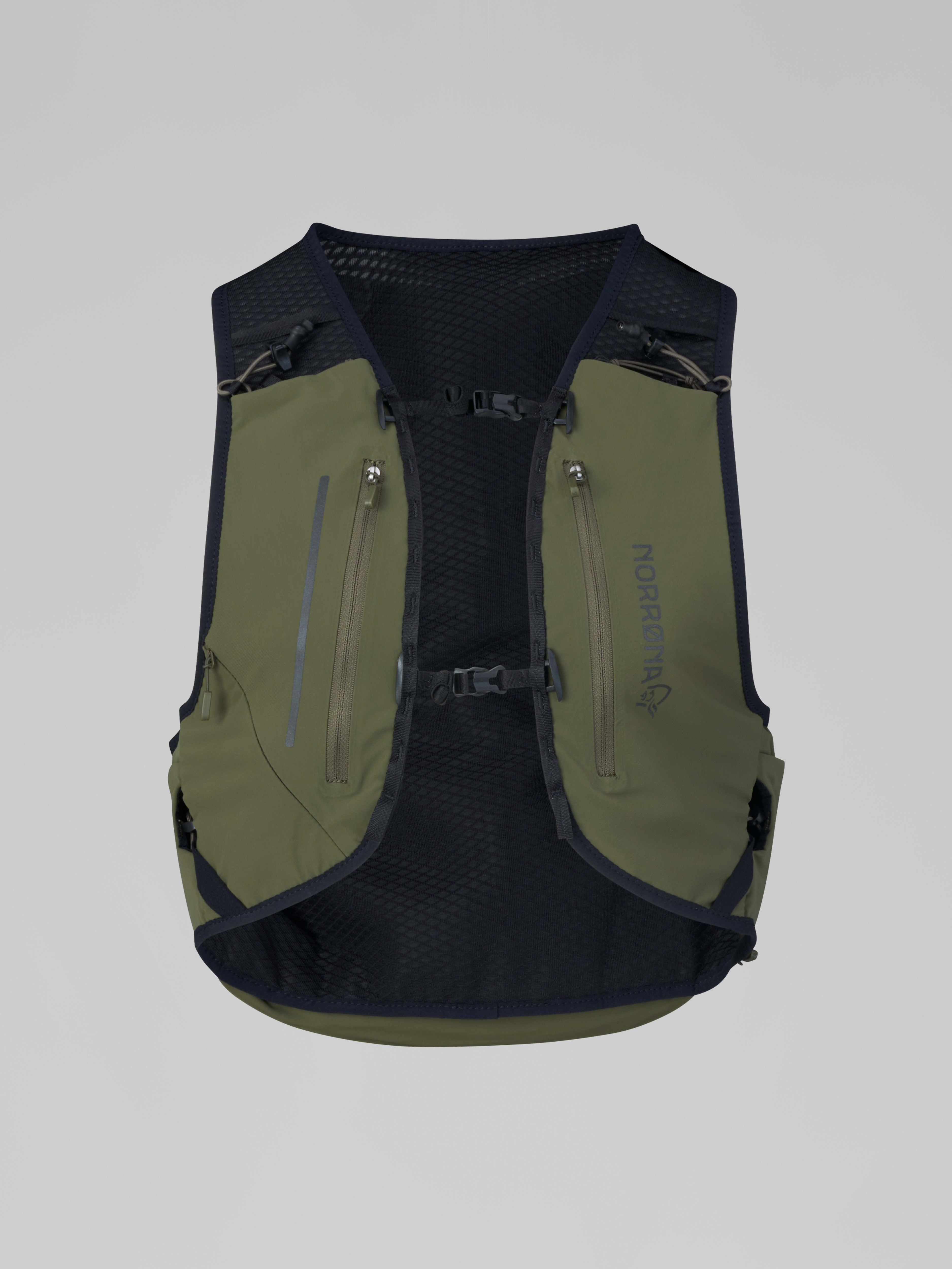 Packshot back image of senja econyl70 15L Pack Olive Night