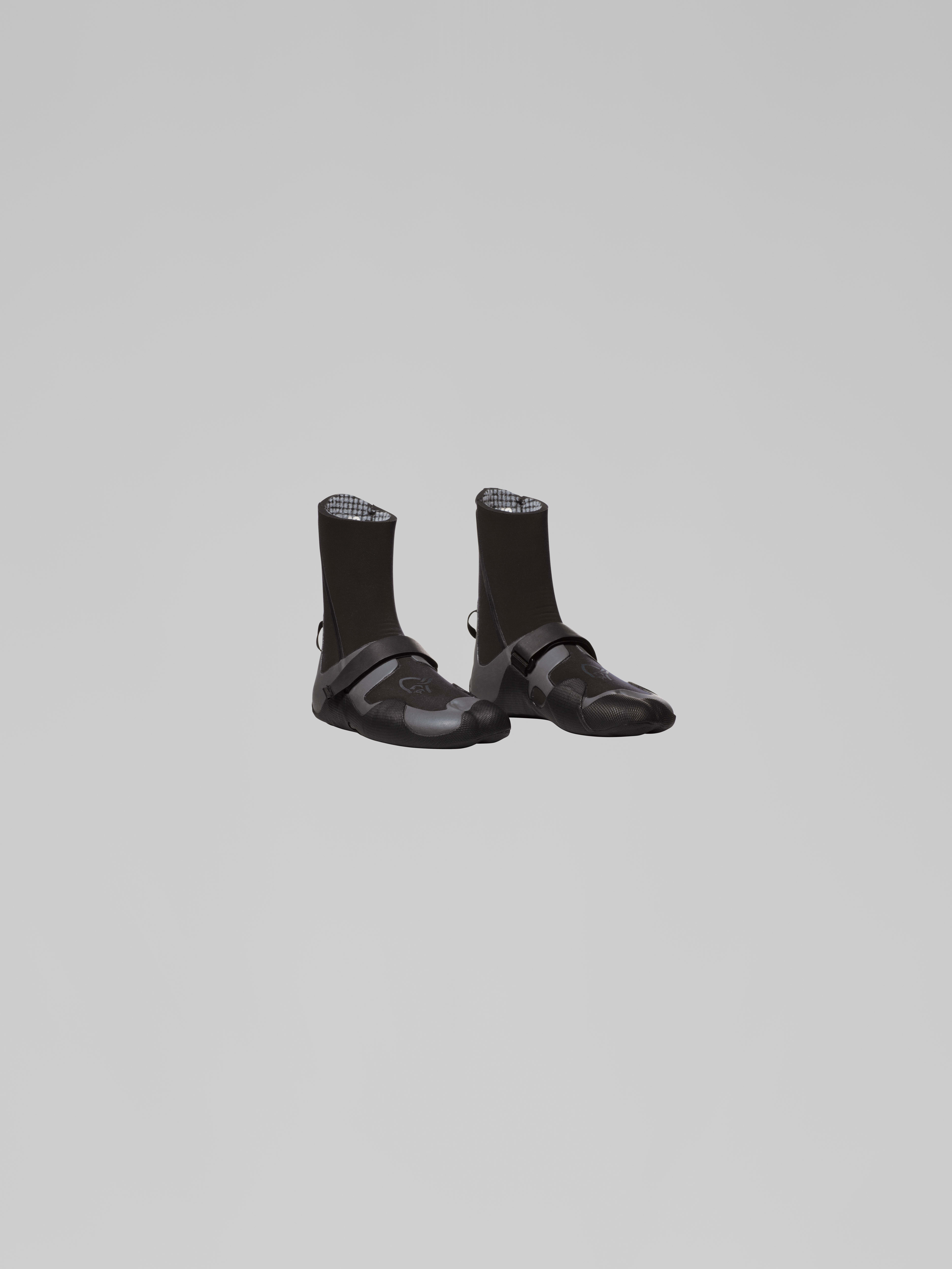 Packshot front image of unstad 8mm Booties Caviar Black