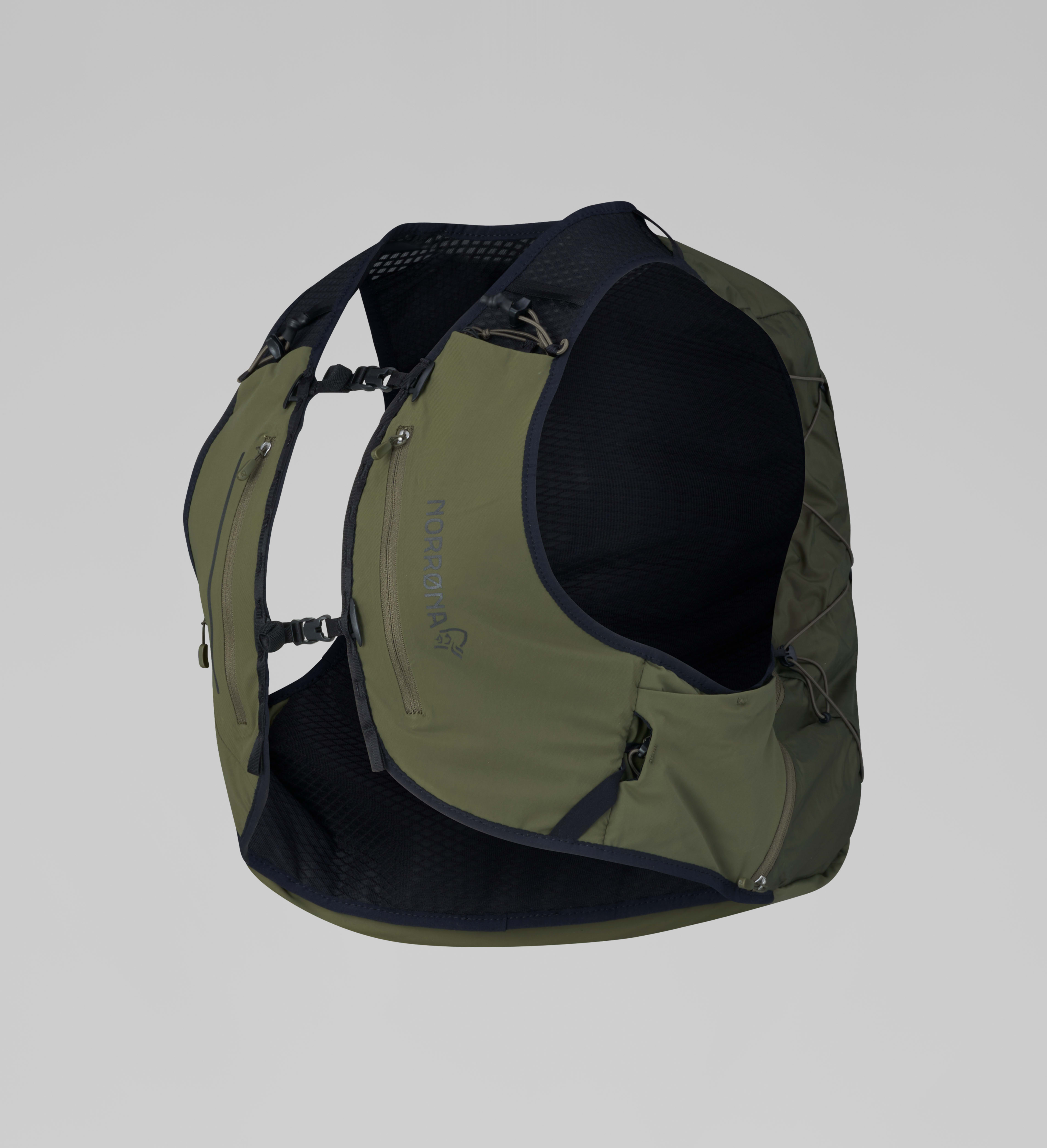Packshot back image of senja econyl70 15L Pack Olive Night