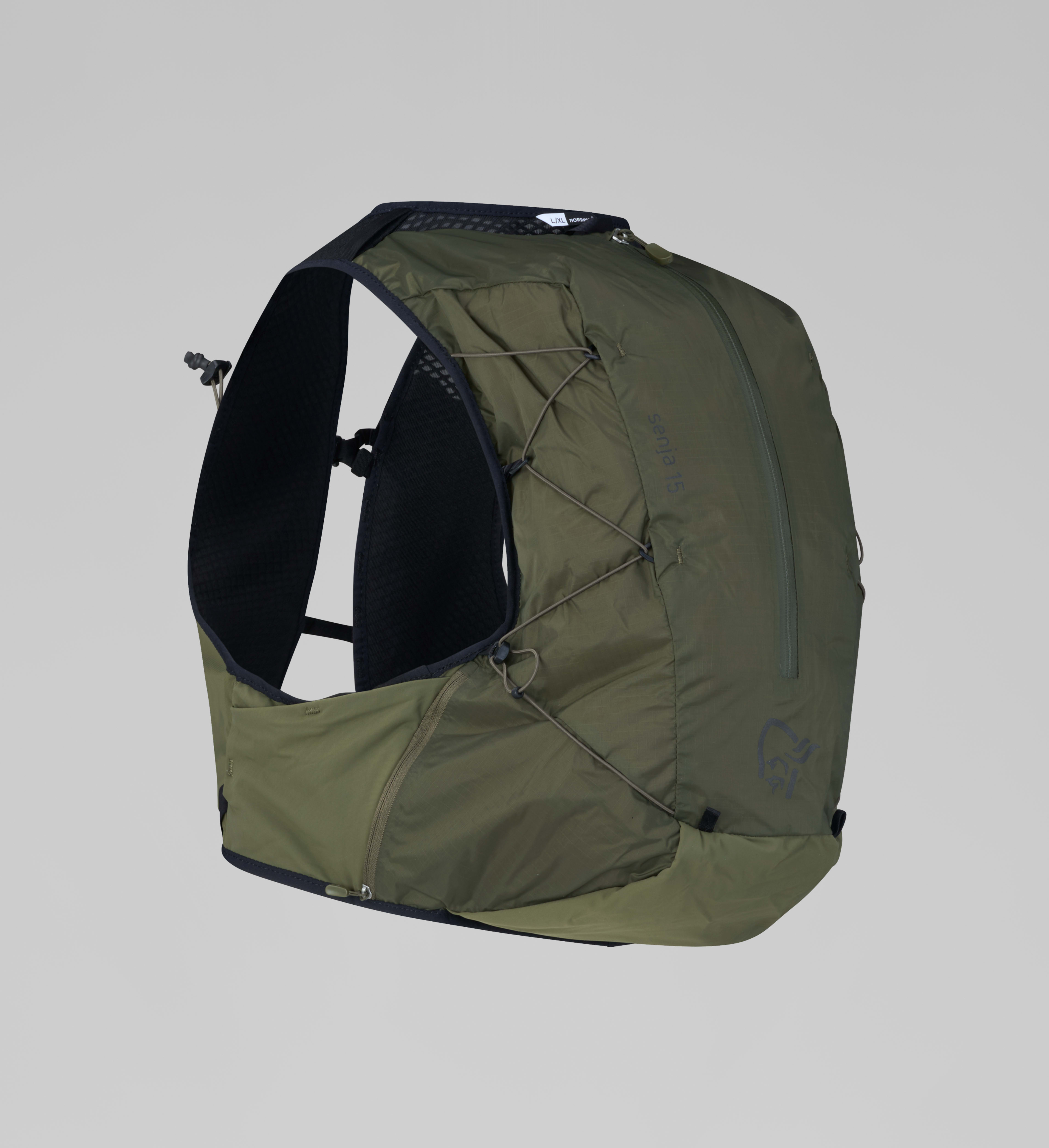Packshot front right image of senja econyl70 15L Pack Olive Night