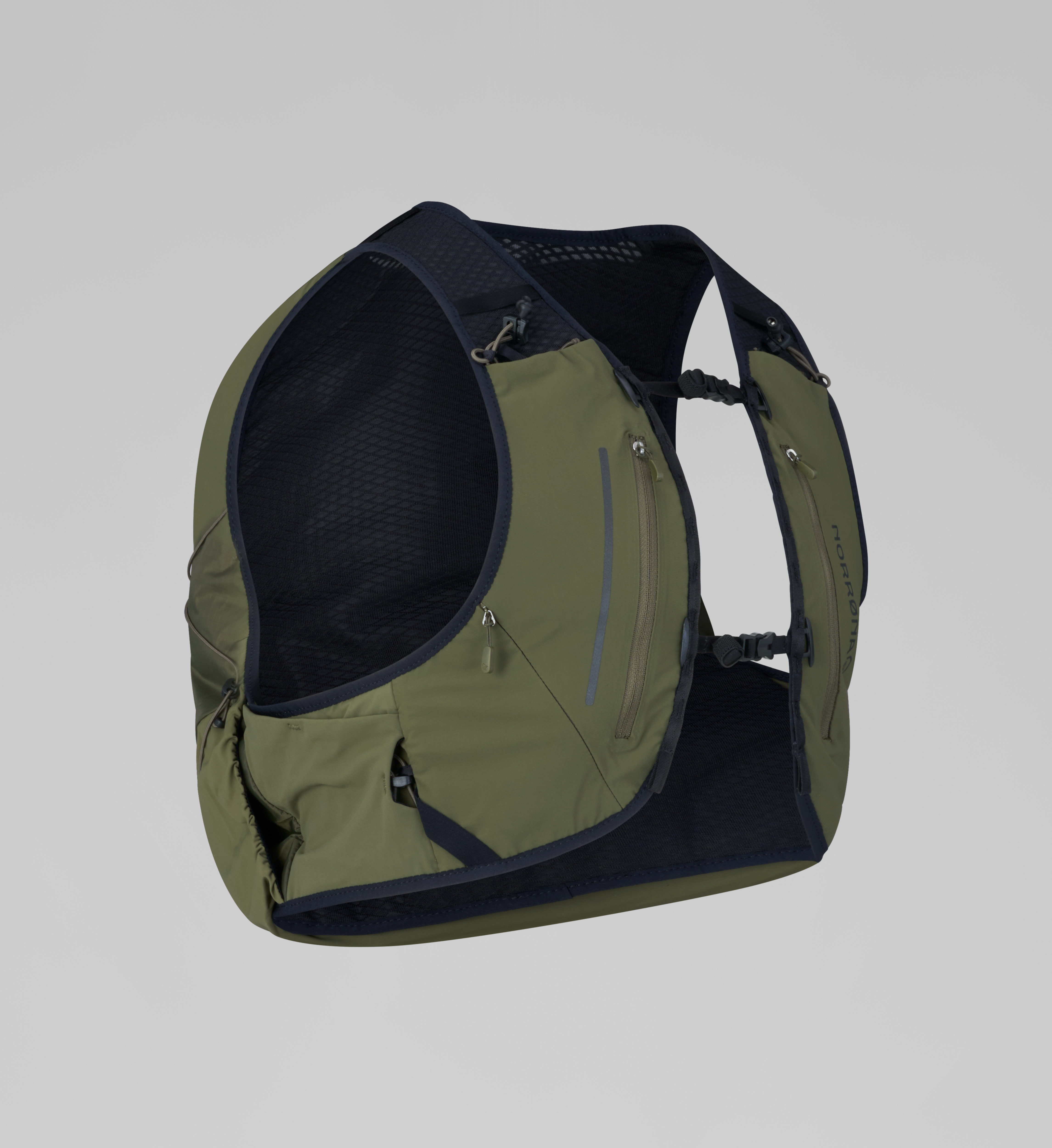 Packshot back image of senja econyl70 15L Pack Olive Night