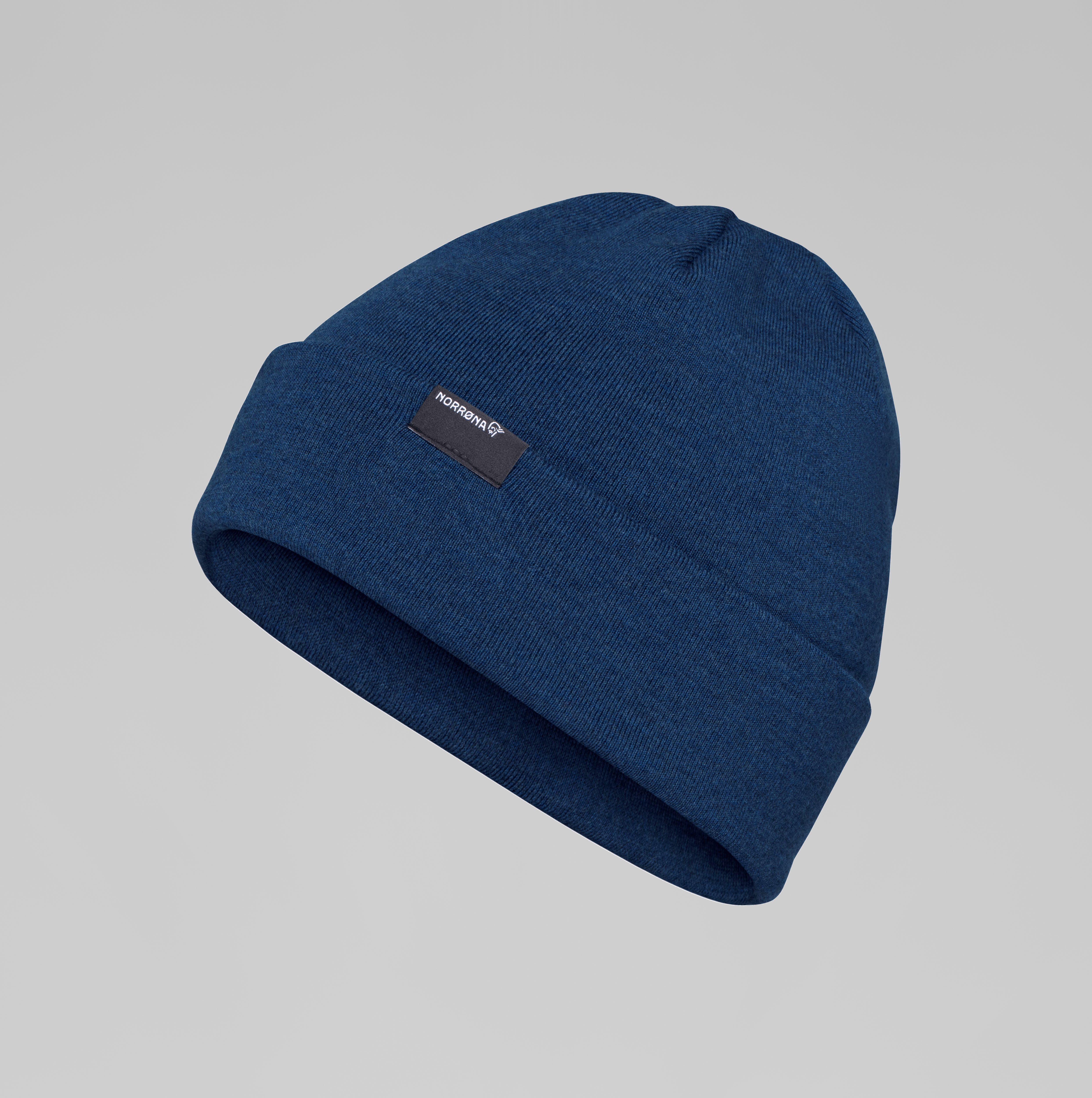 Packshot front image of 29 mid merinoUll Beanie Indigo Night Blue