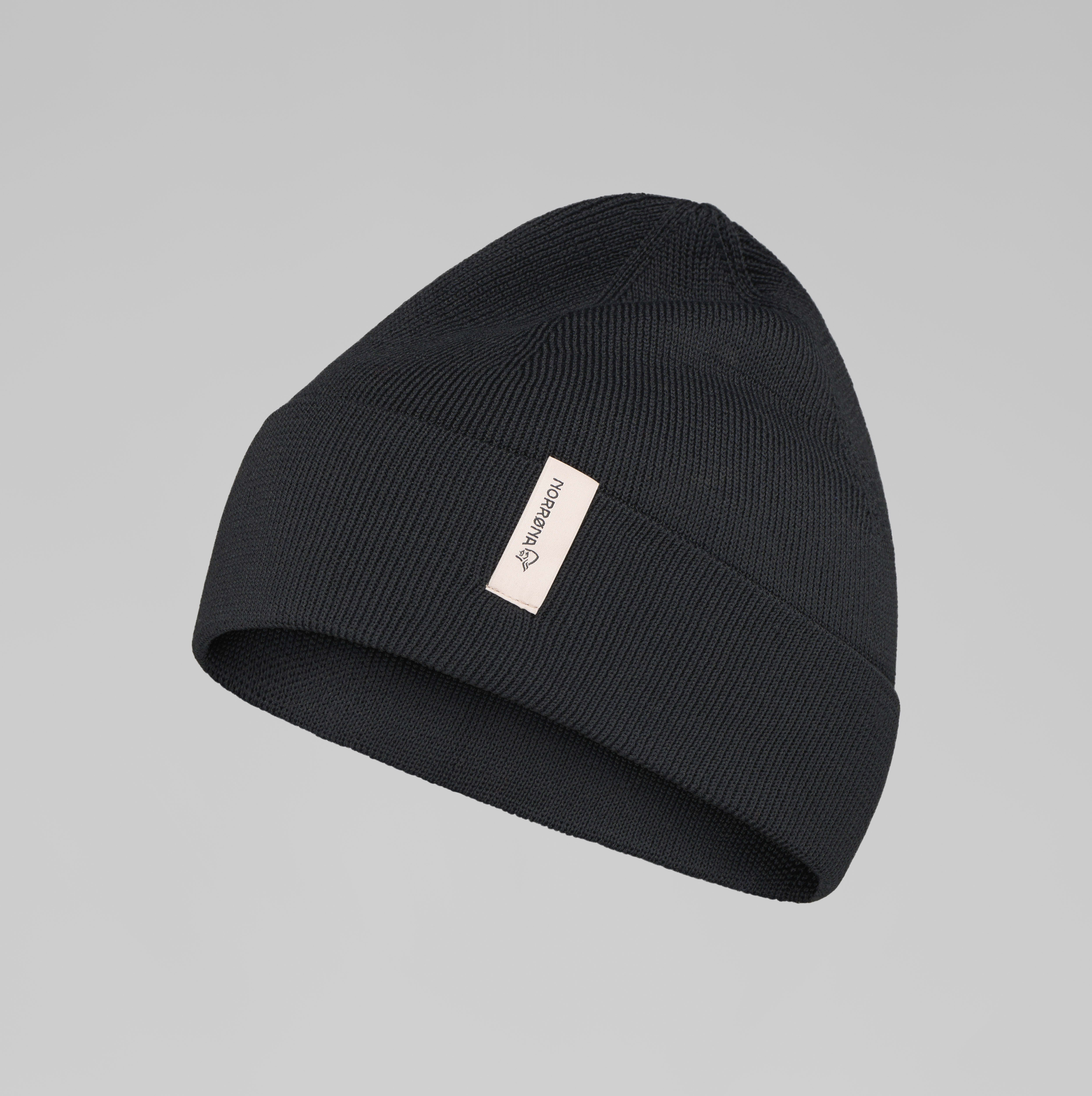 Packshot  image of 29 equaliser light Beanie Caviar Black