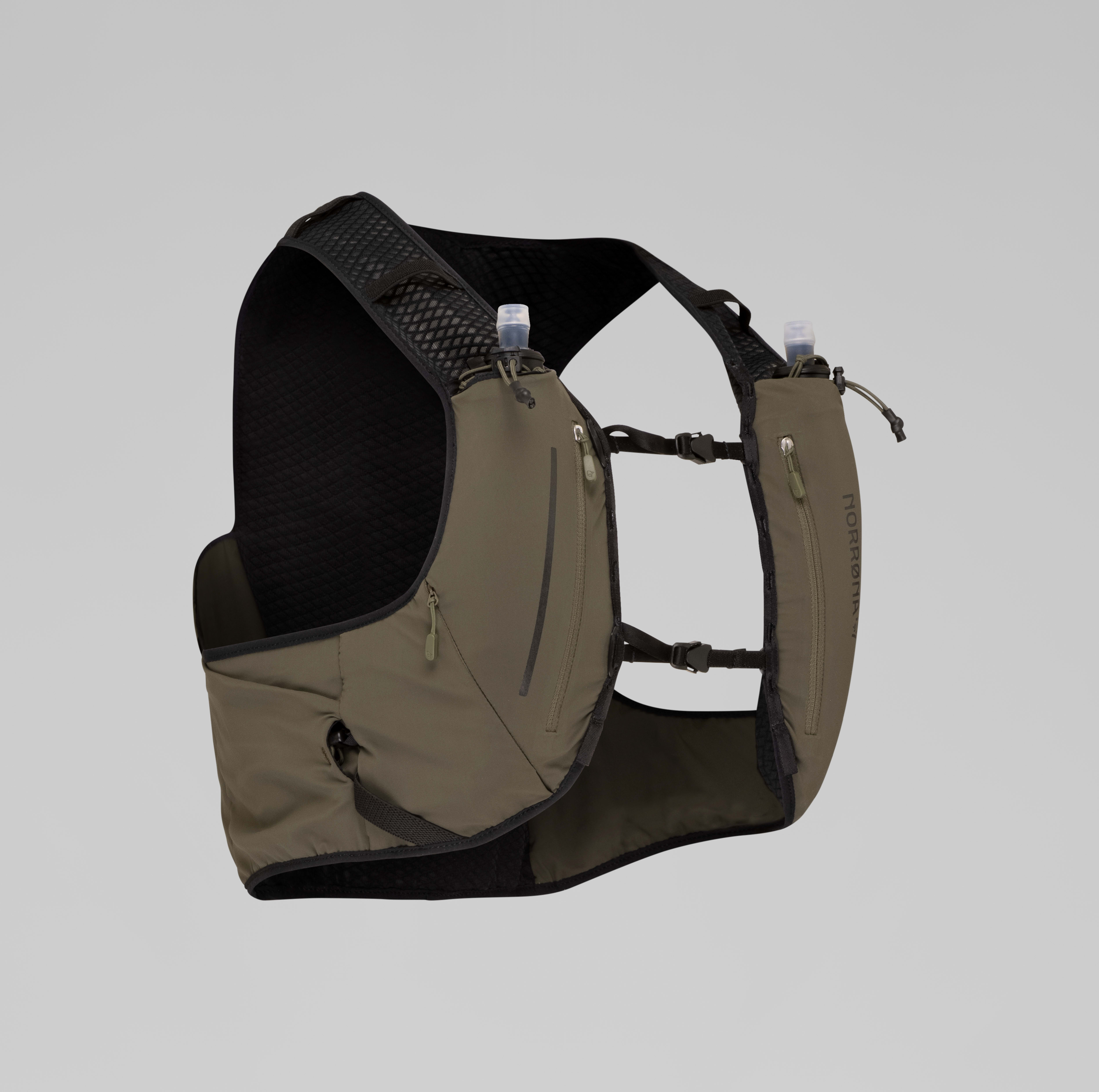 Packshot back image of senja econyl70 7L Pack Olive Night
