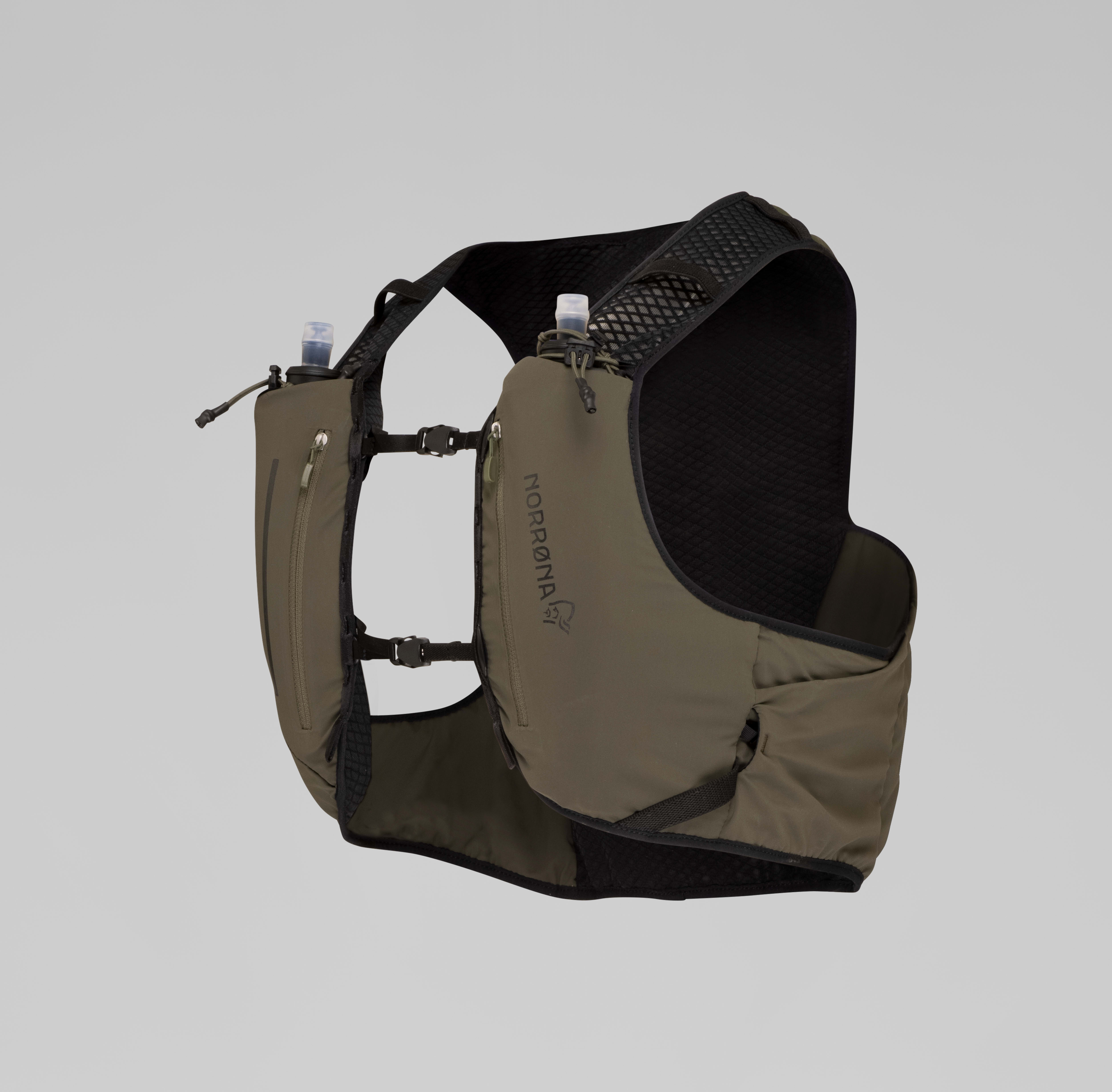 Packshot back image of senja econyl70 7L Pack Olive Night