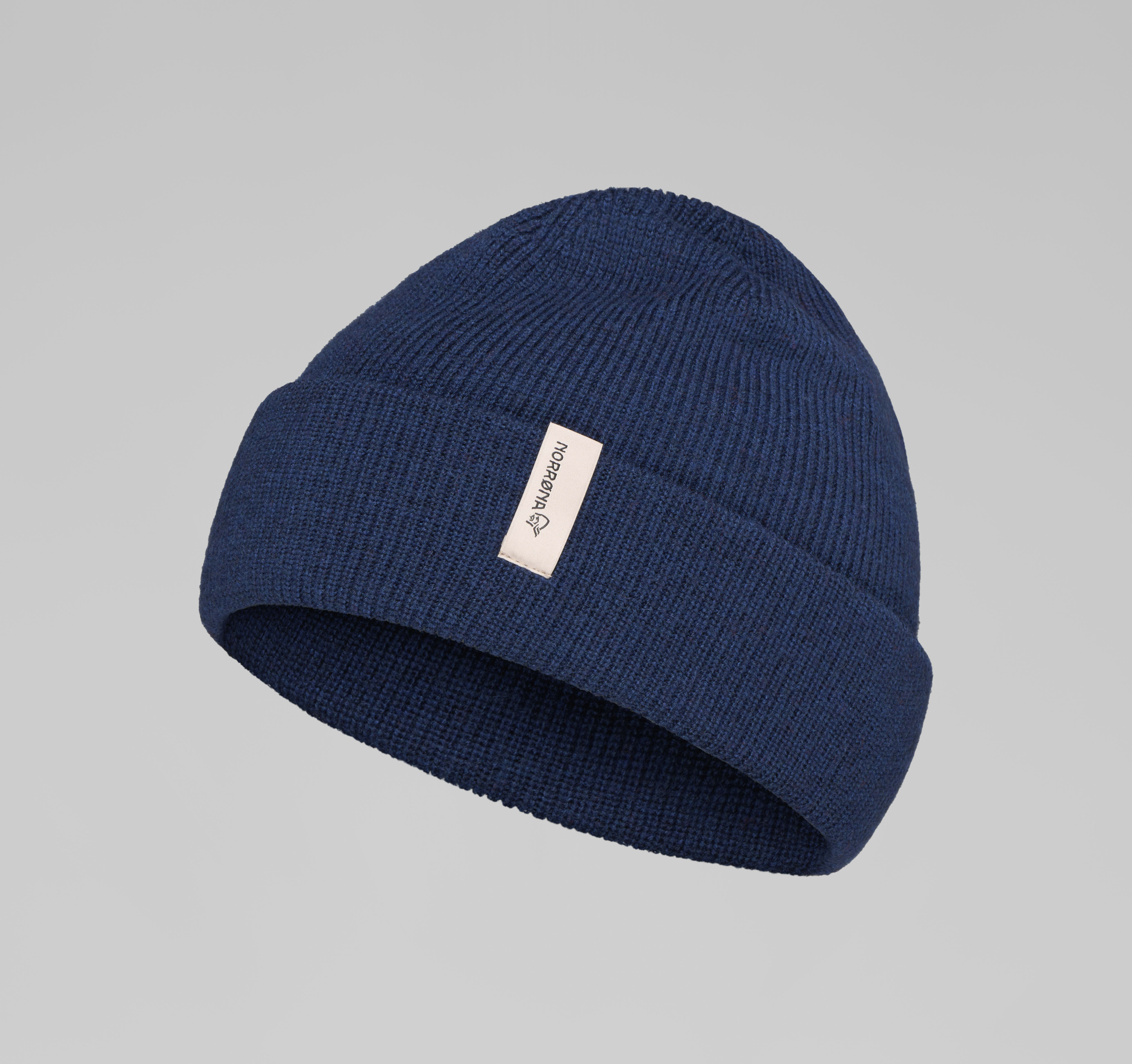 Packshot front image of 29 heavy merinoUll fisherman Beanie Indigo Night Melange