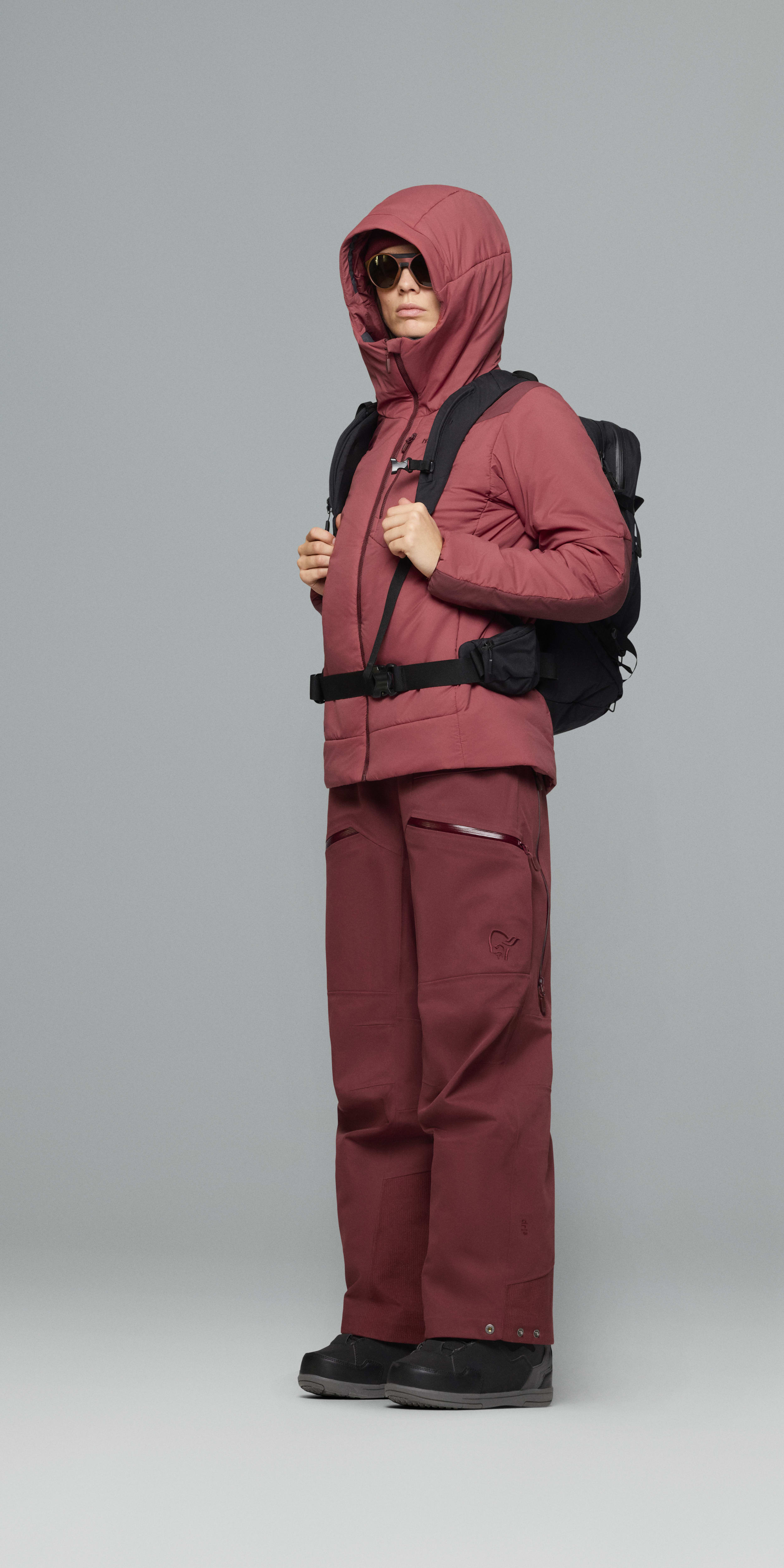 Female Look side image of tamok thermo80 Zip Hood Cowhide/Port