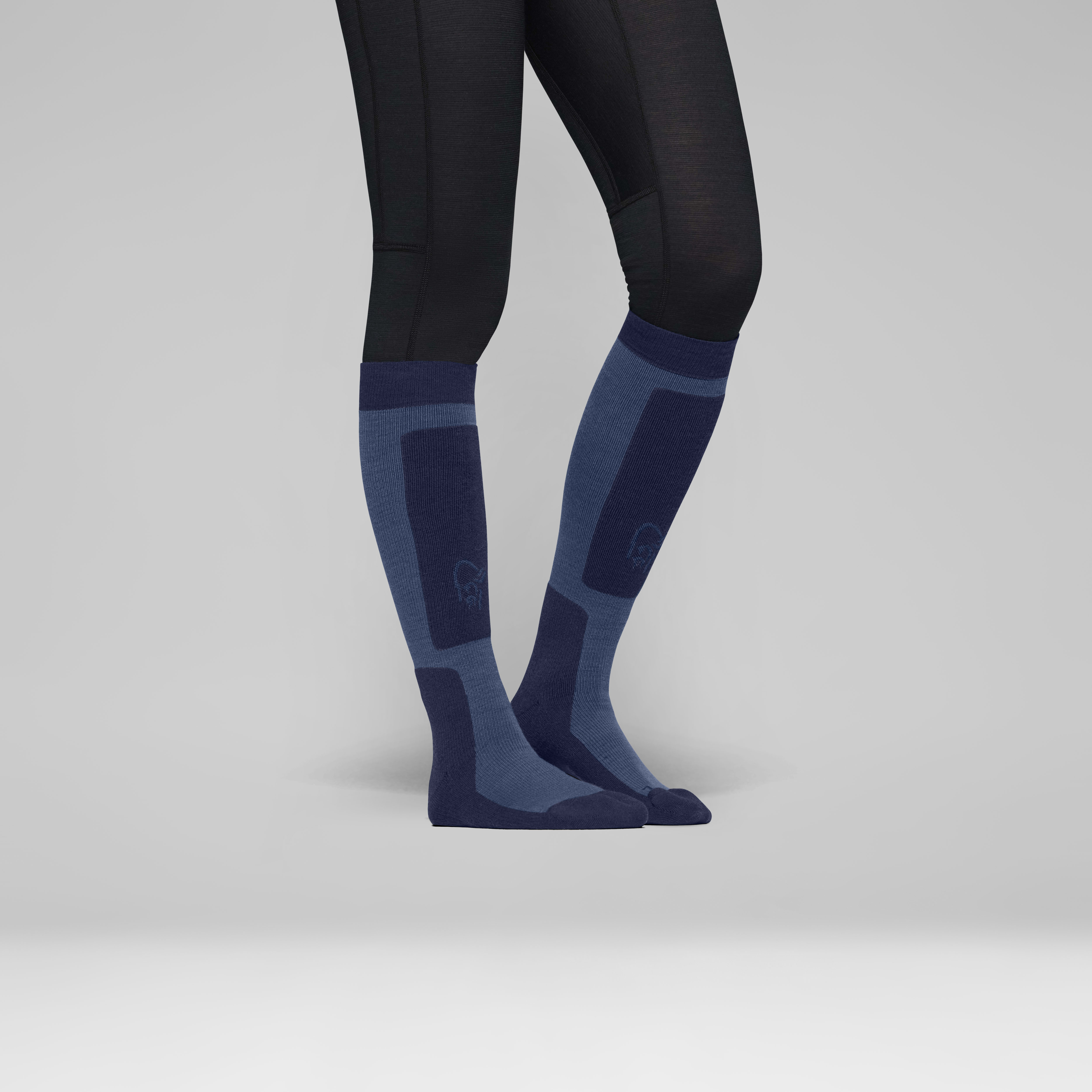 Female Look back image of lofoten mid merinoUll long Socks Indigo Night/Dark Denim