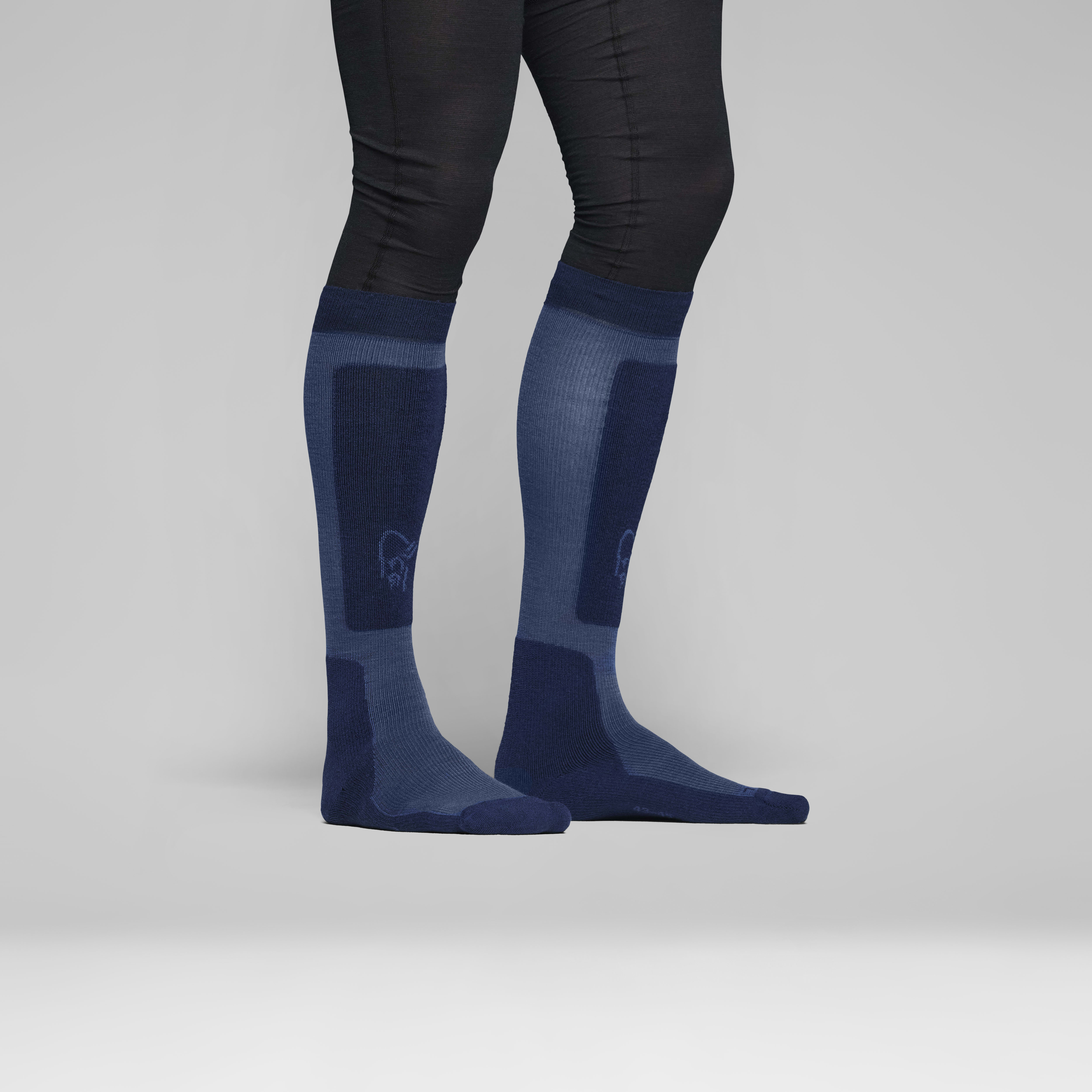 Female Look back image of lofoten mid merinoUll long Socks Indigo Night/Dark Denim