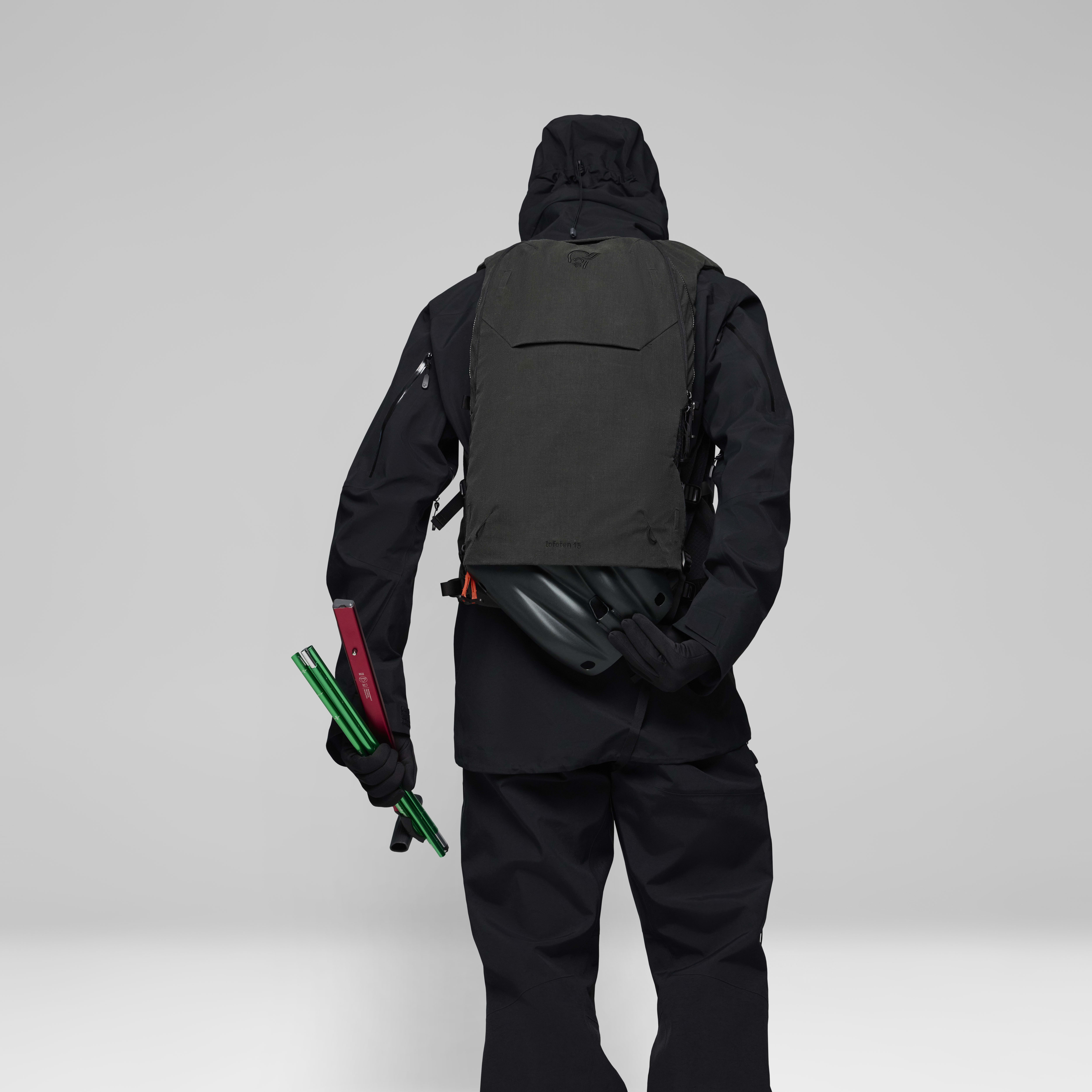 Female Look back image of lofoten Avi ACE 15L Pack Caviar Black
