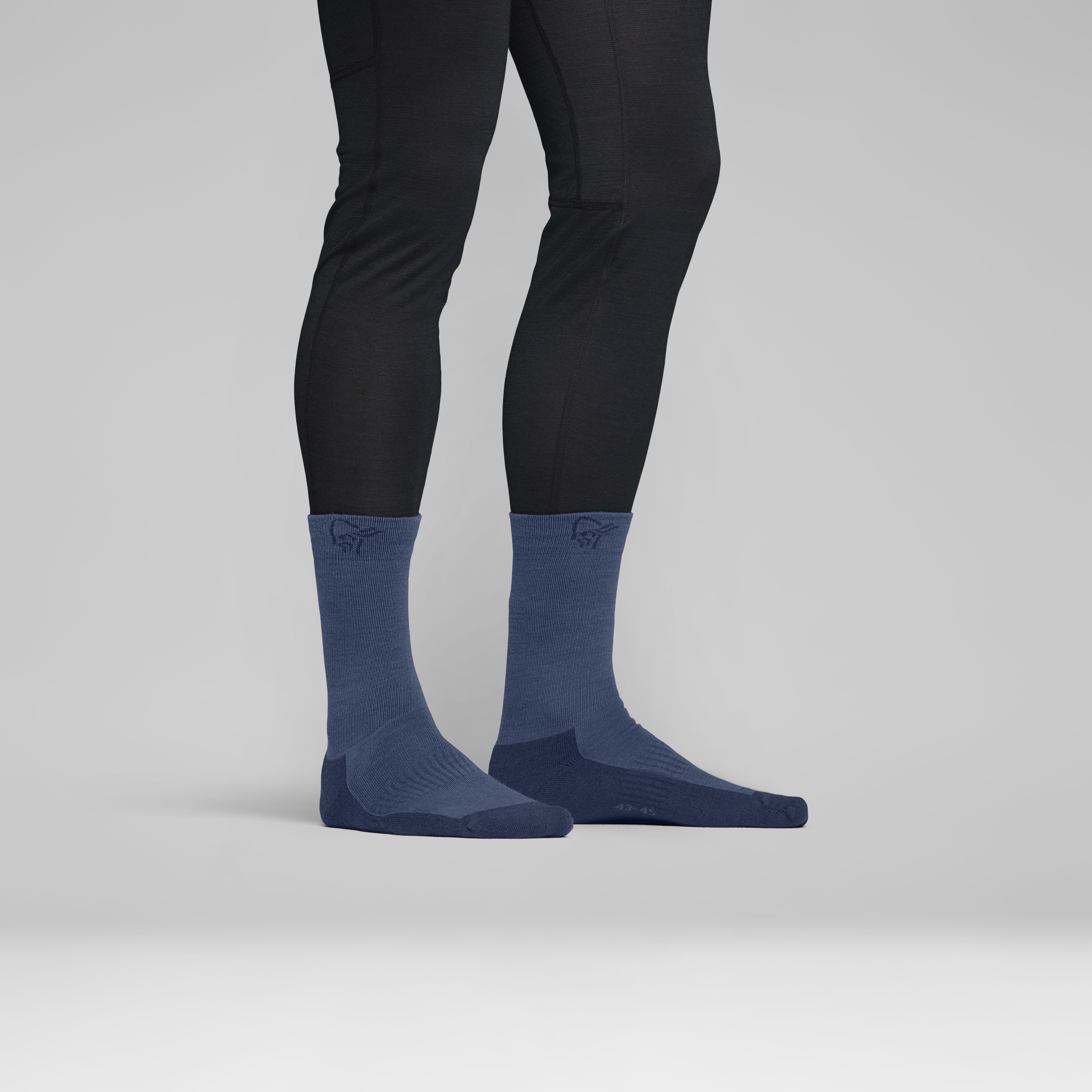 Female Look back image of falketind mid merinoUll Socks Indigo Night/Dark Denim