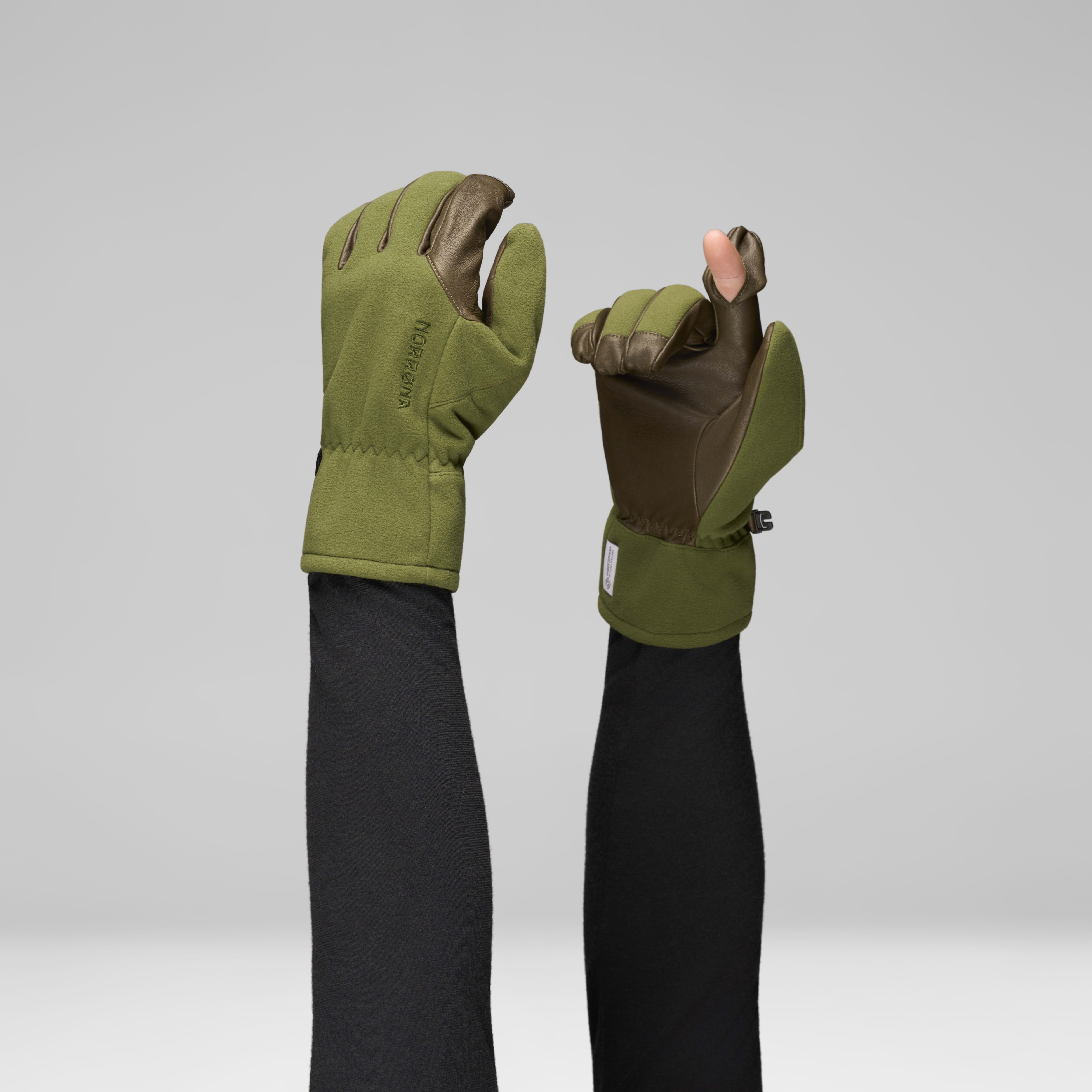Female Look back image of finnskogen Windstopper Gloves Green