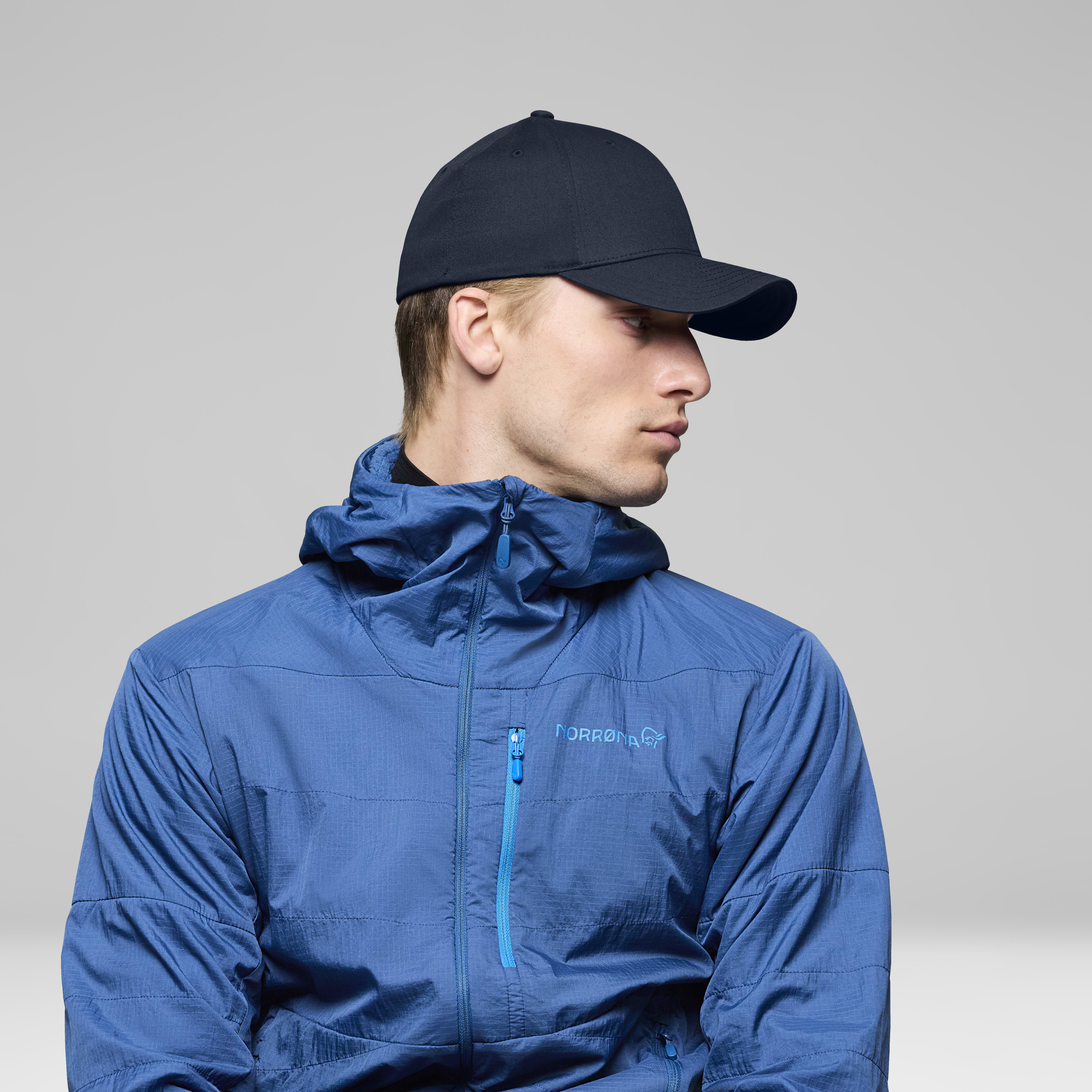 Female Look back image of 29 Flexfit Cap Indigo Night/Drizzle