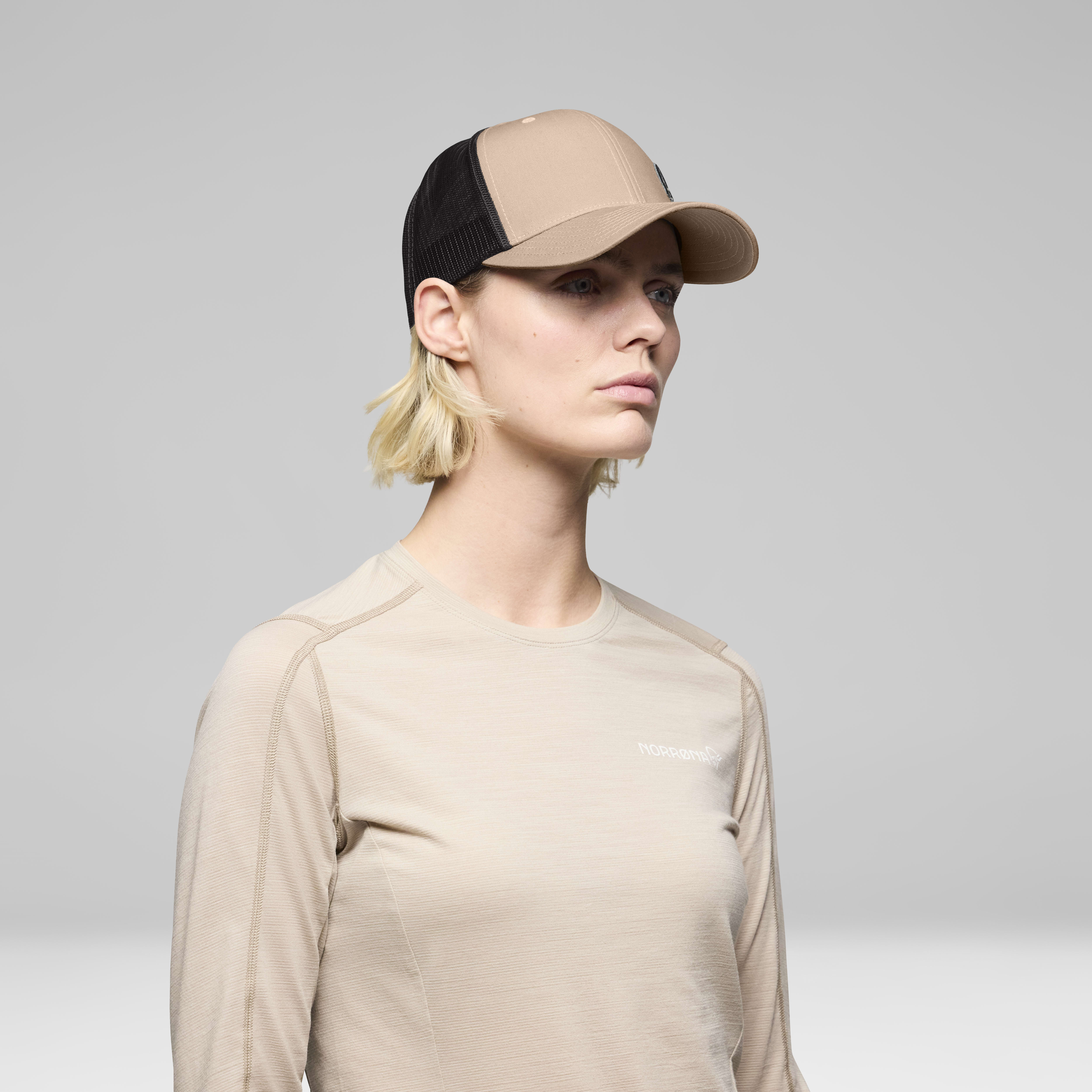 Female Look back image of 29 snap back trucker mesh Cap Oyster Gray