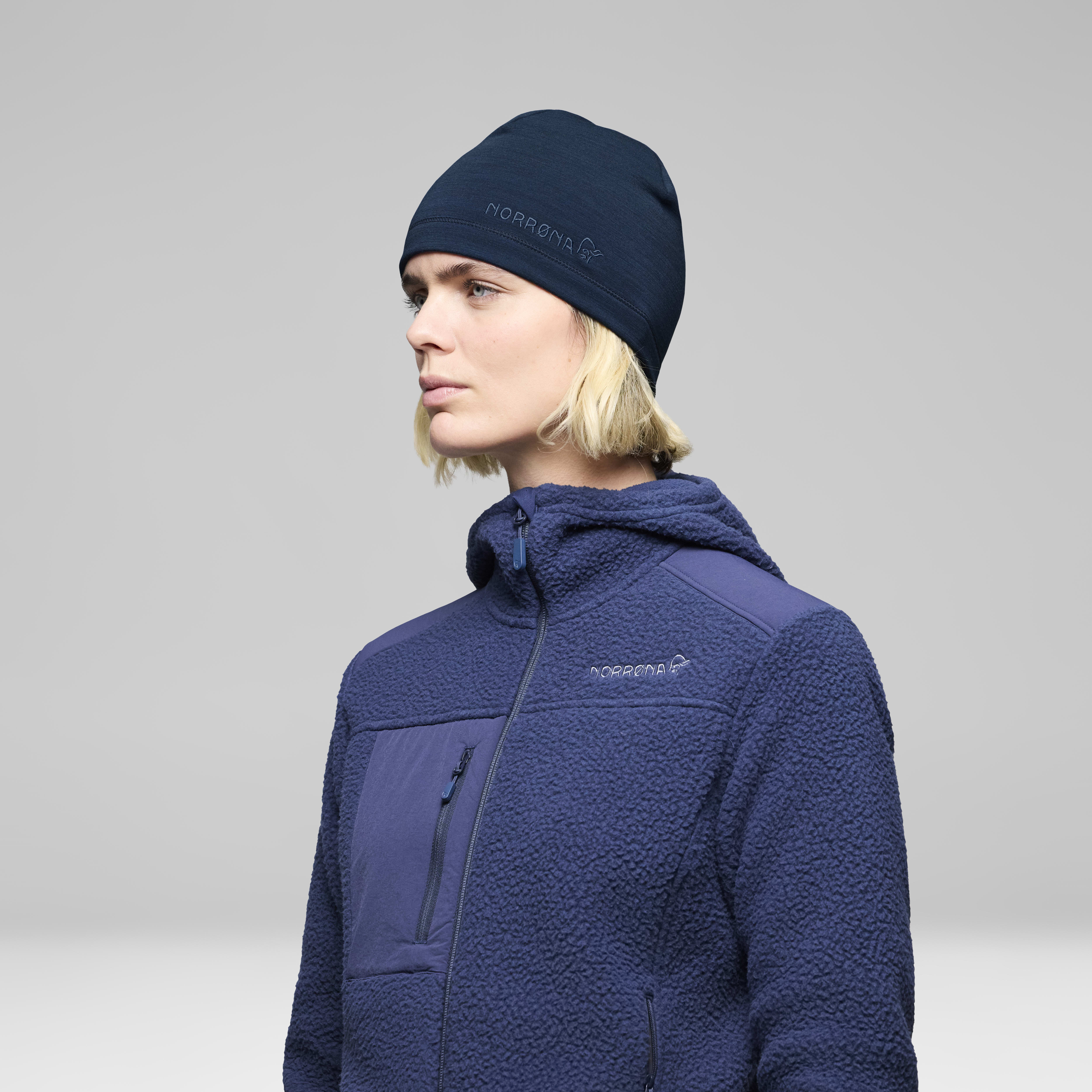 Female Look back image of 29 warmwool2 Beanie Indigo Night