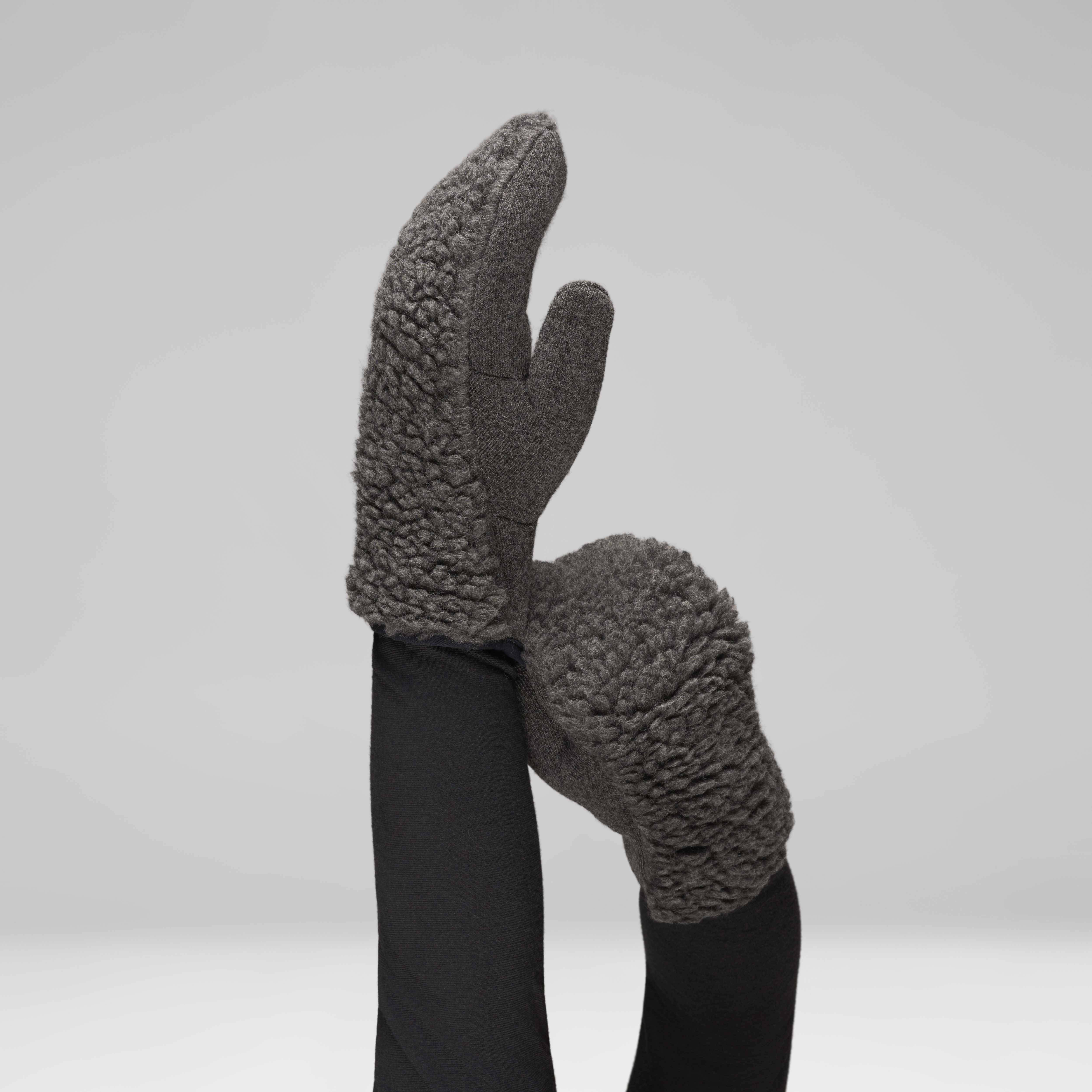 Female Look back image of 29 wool liner Mittens Caviar Black