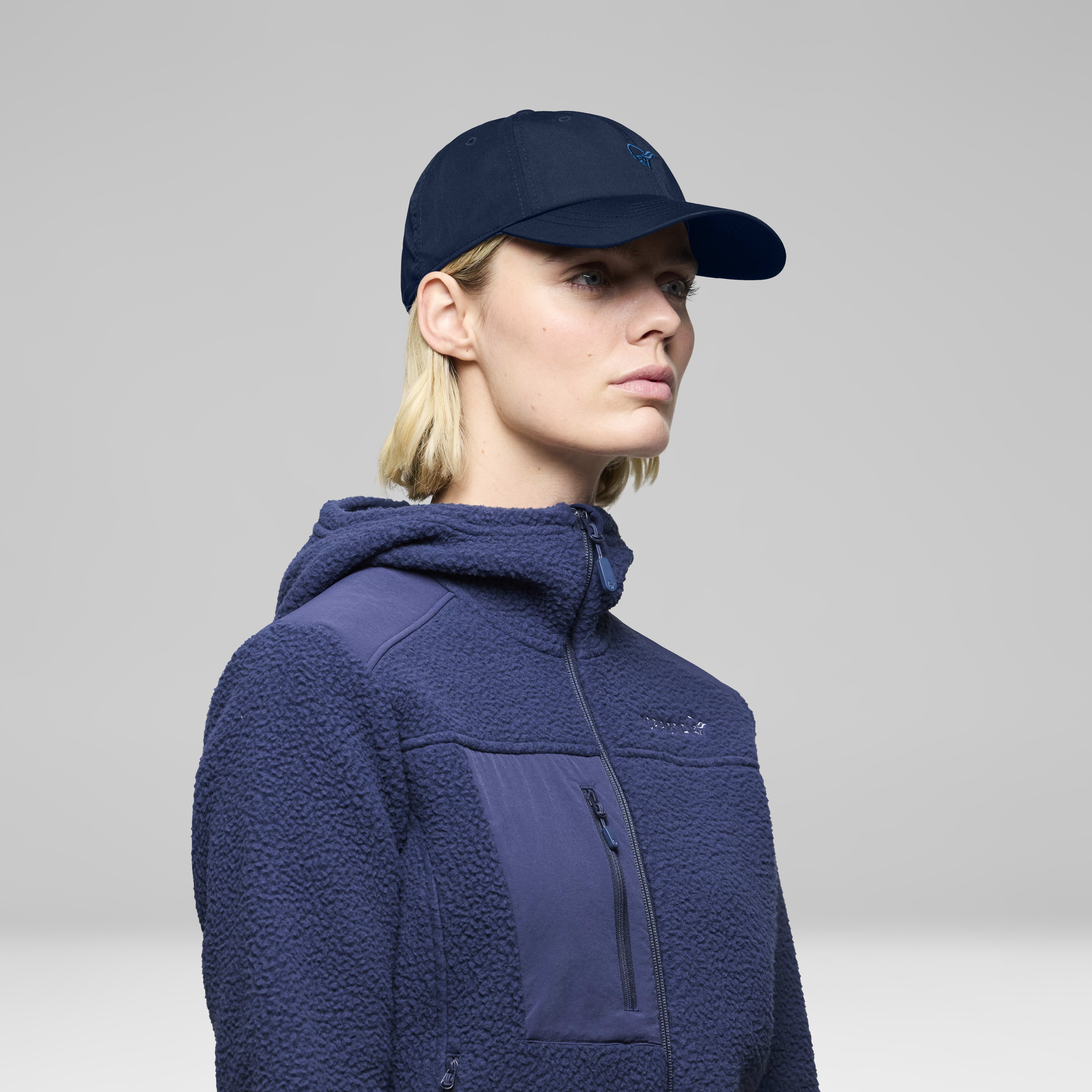 Female Look back image of 29 tech sport Cap Indigo Night