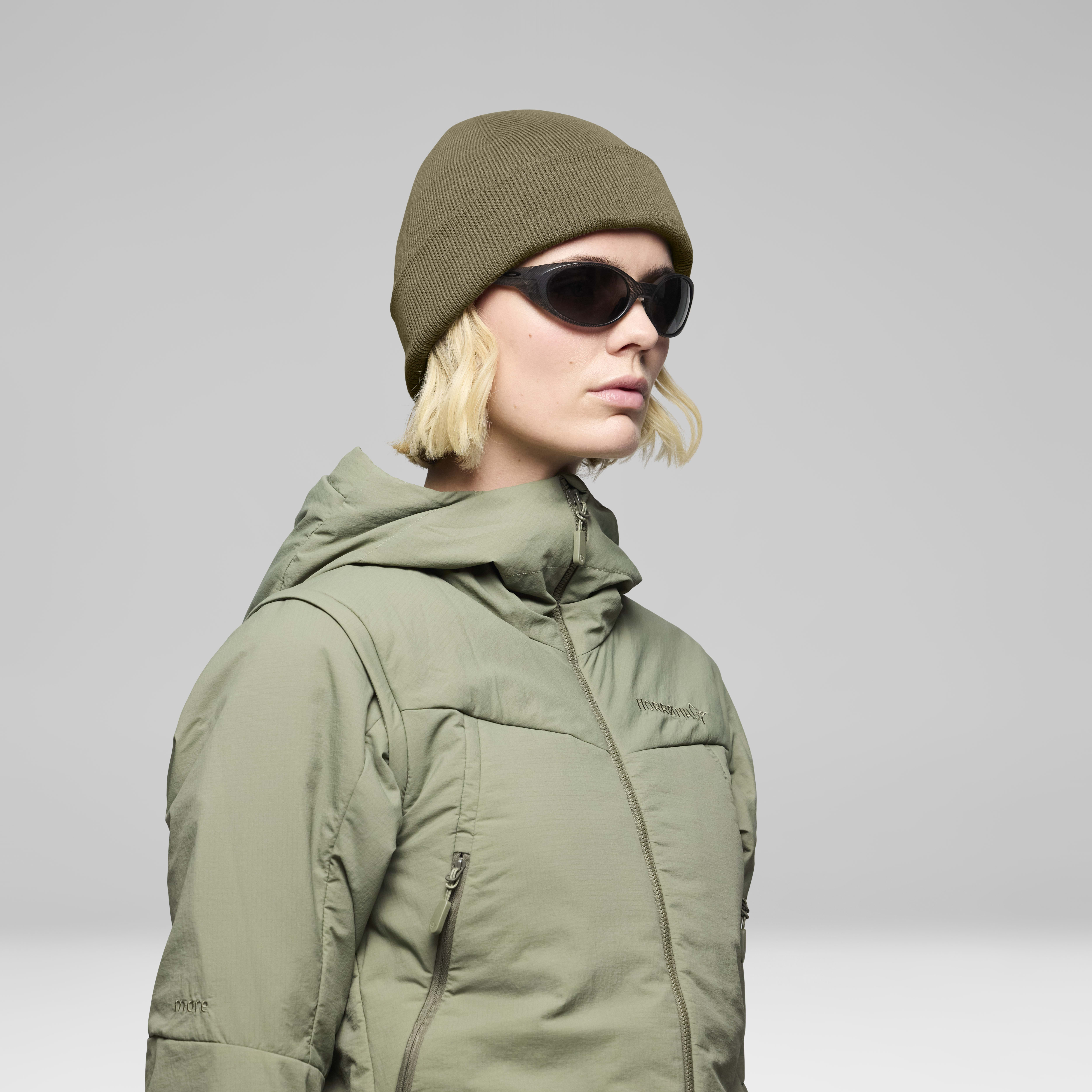 Female Look back image of 29 equaliser Beanie Deep Lichen Green