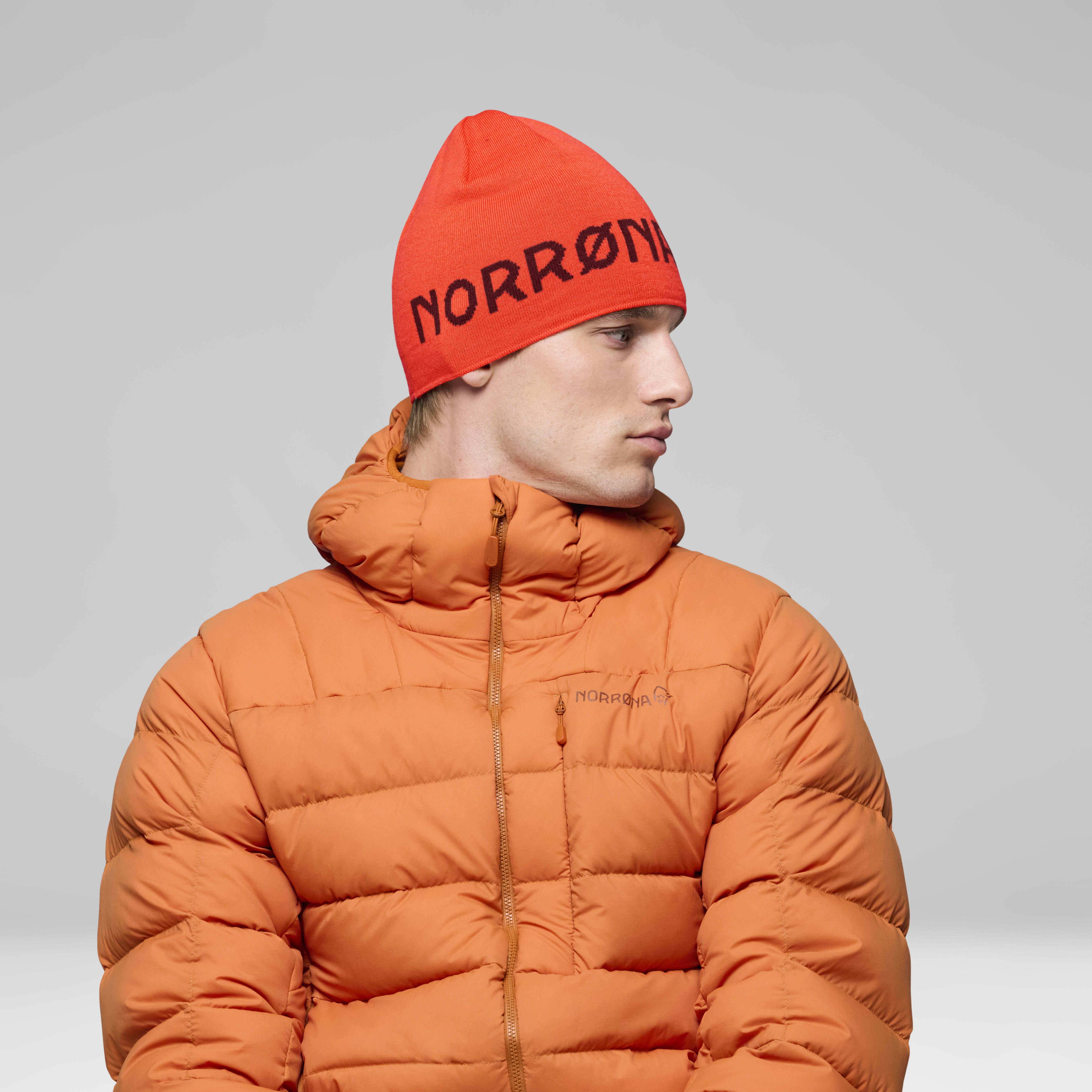 Female Look back image of 29 light merinoUll logo Beanie Baked Apple