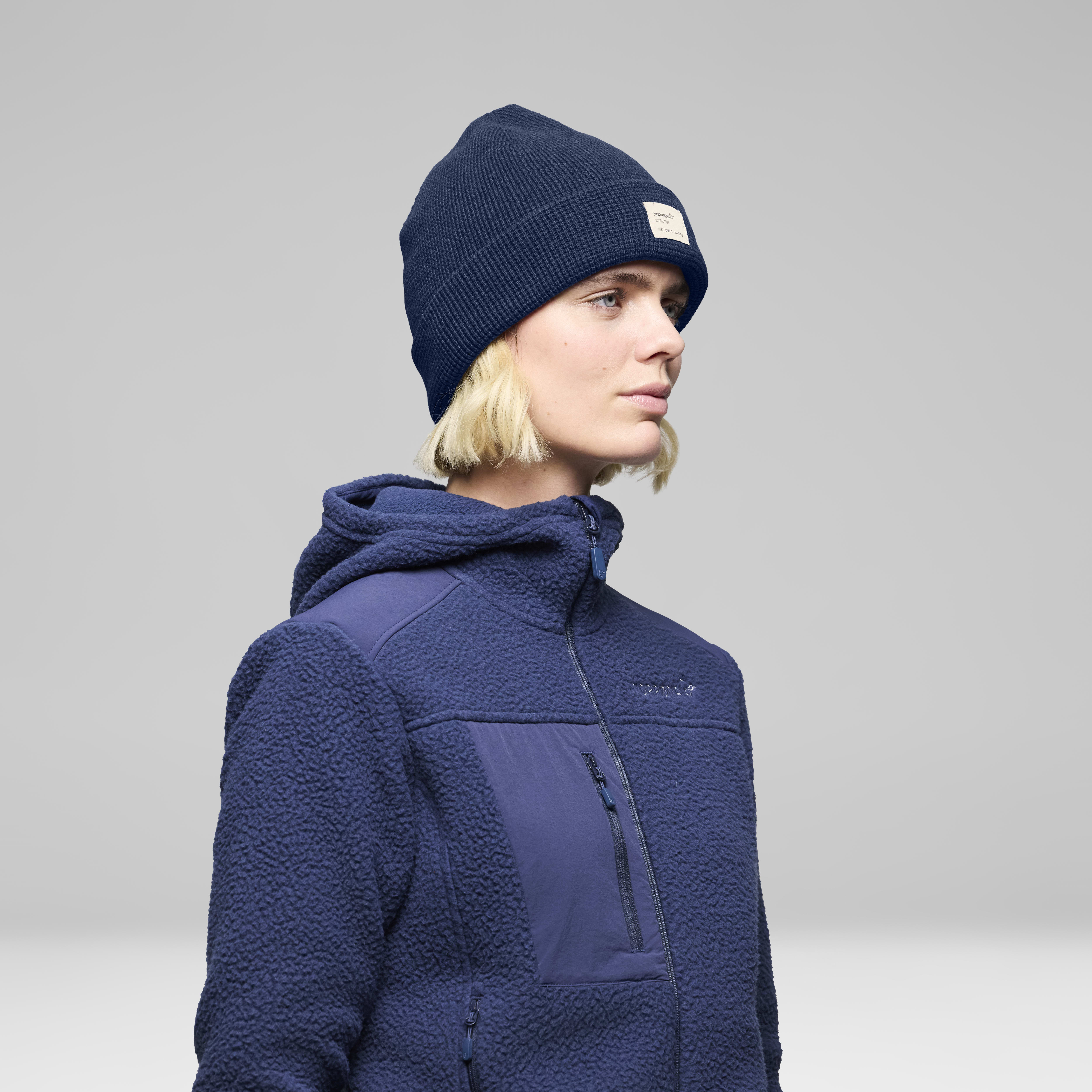 Female Look back image of 29 heavy cotton Beanie Indigo Night Melange