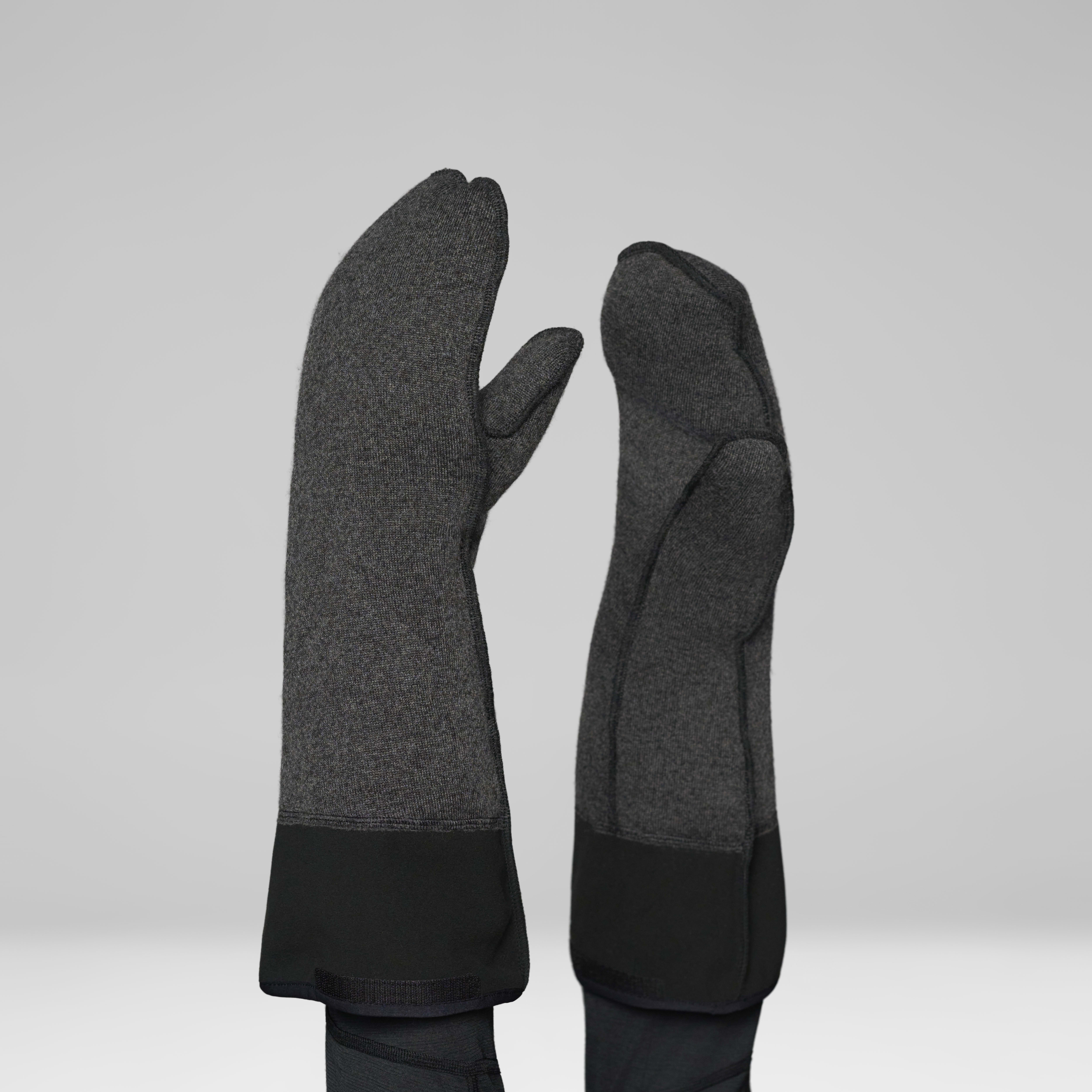 Female Look back image of arktis Gore-Tex Ousland Edition Mittens Caviar Black