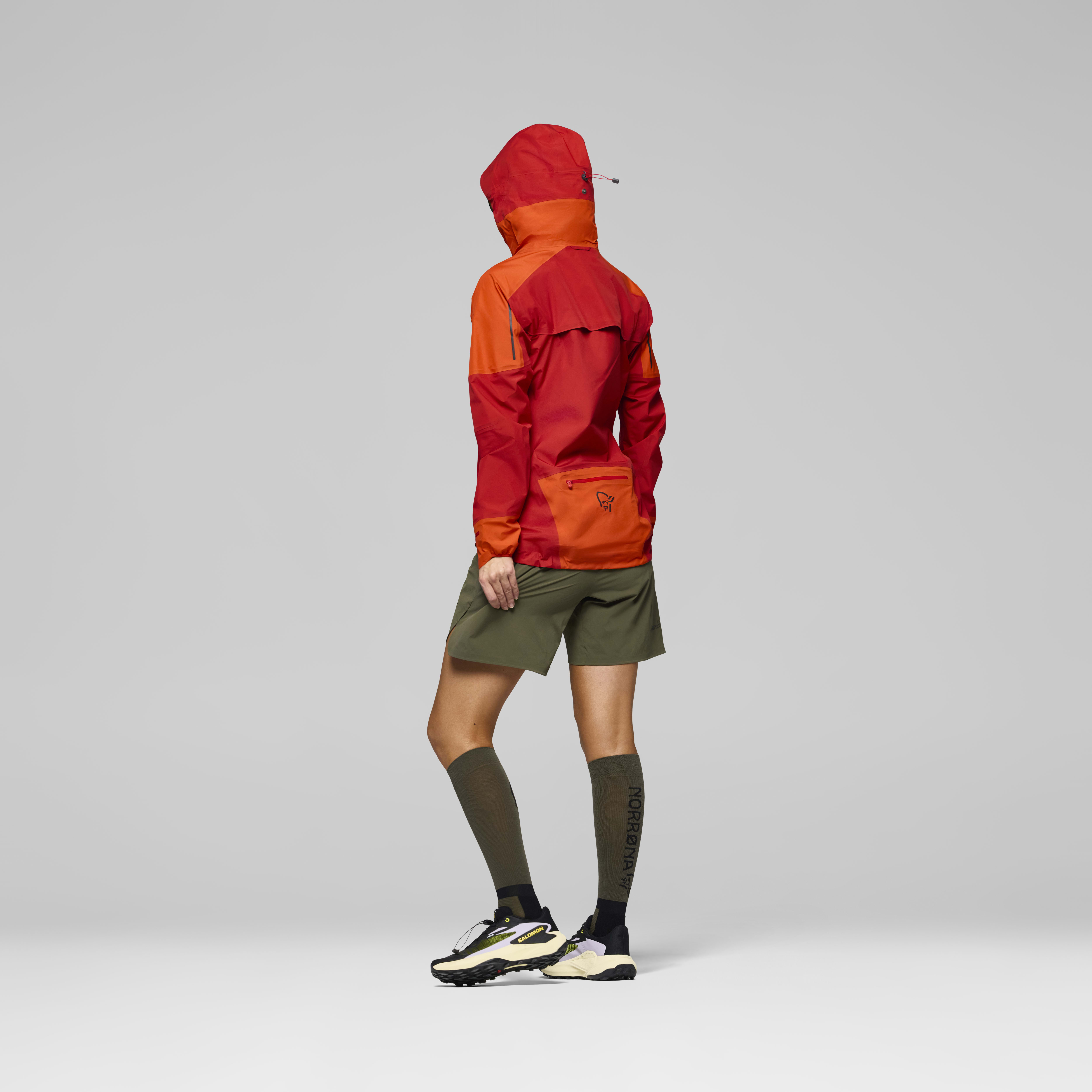 Female Look back image of senja Gore-Tex Jacket Arednalin