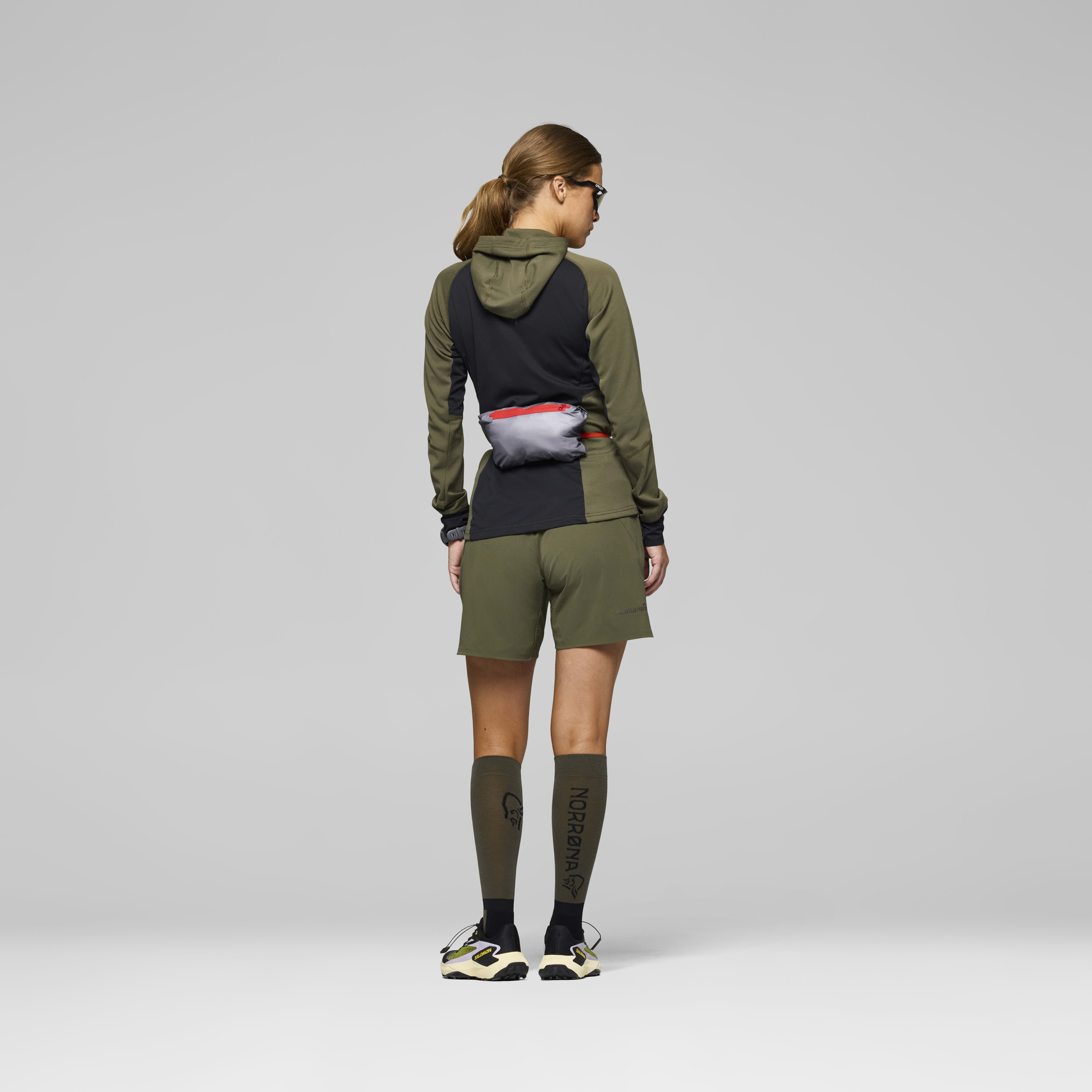 Female Look back image of senja Gore-Tex Jacket Arednalin