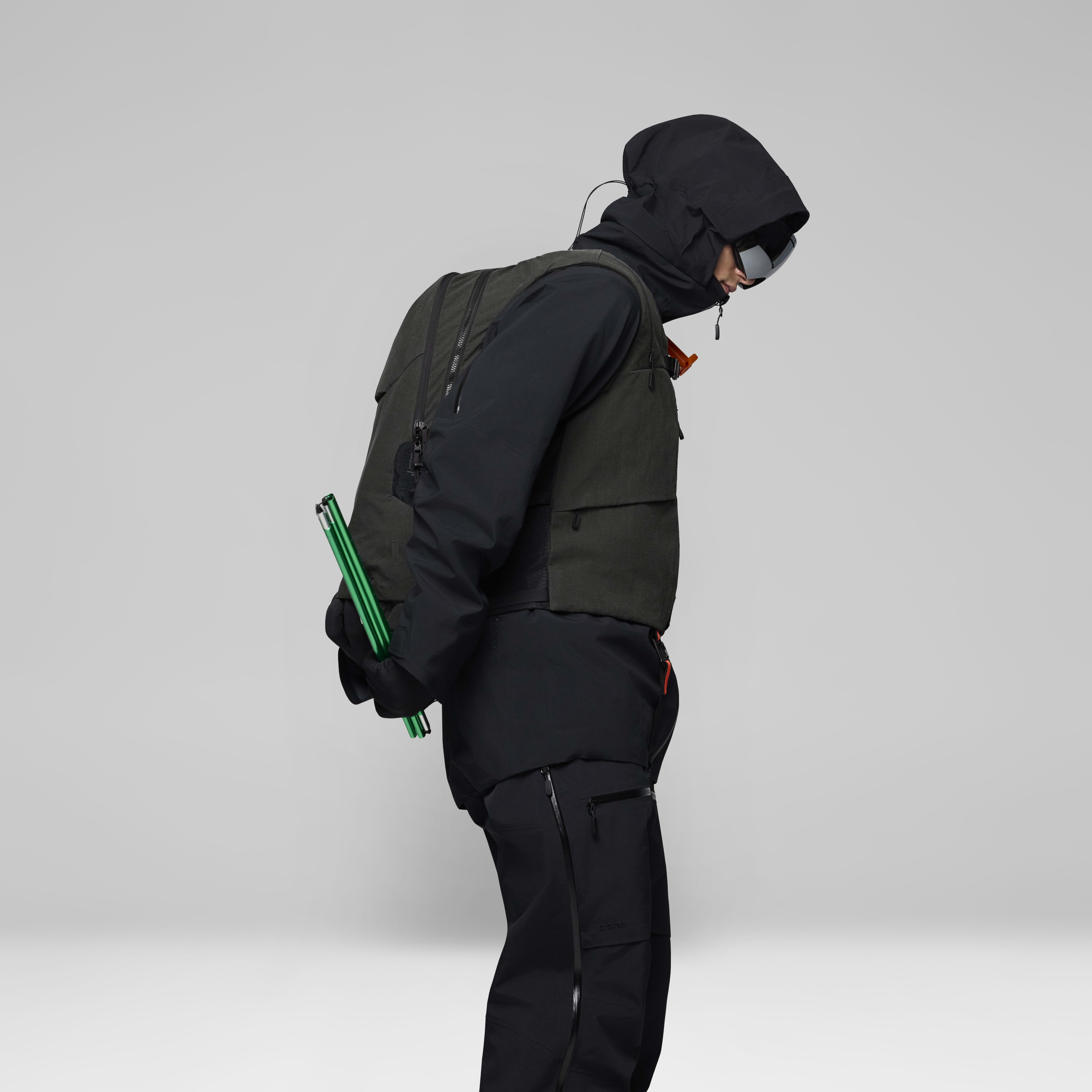 Female Look back image of lofoten Avi ACE 15L Pack Caviar Black
