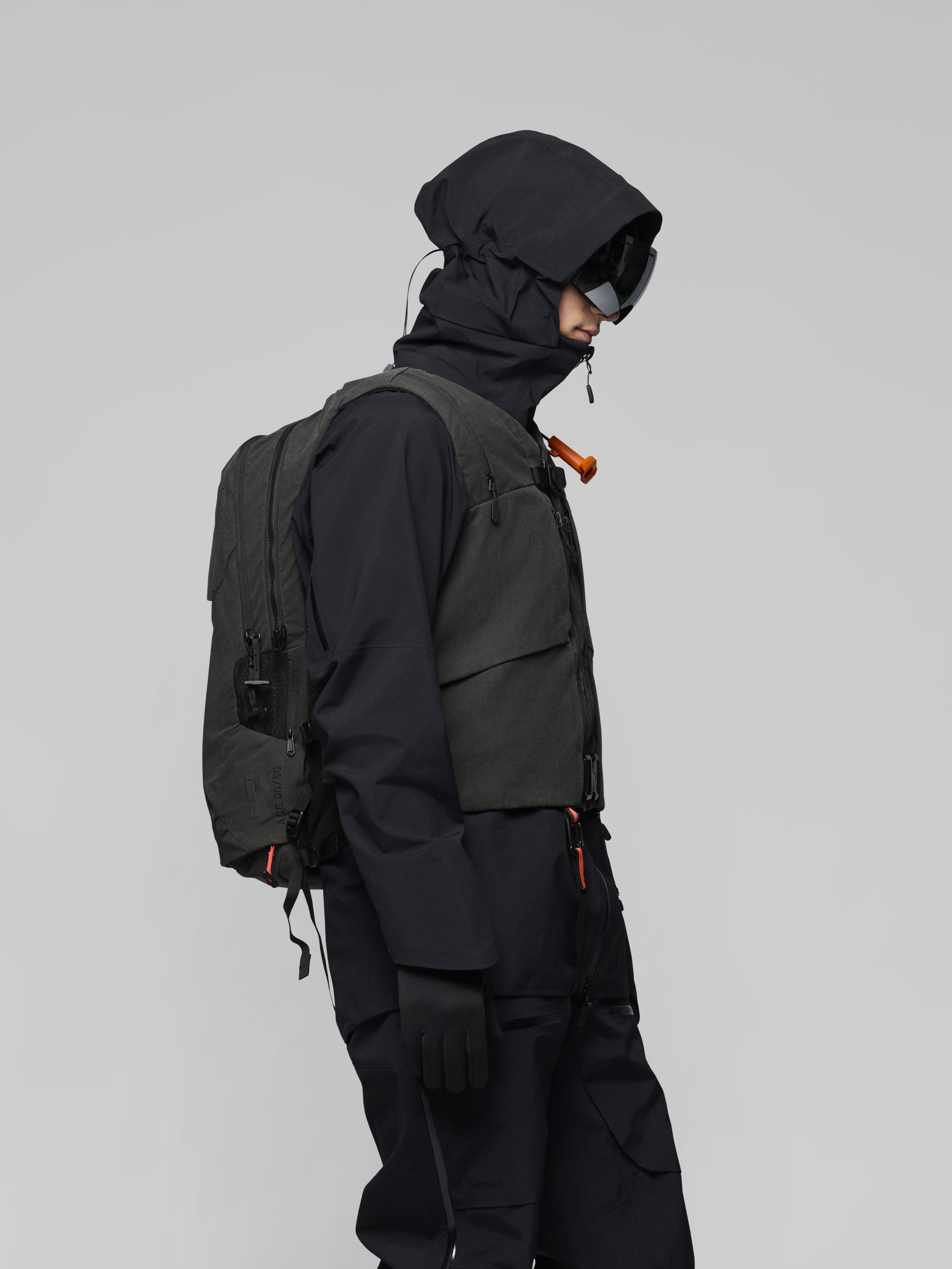 Female Look image of lofoten Avi ACE 15L Pack Caviar Black
