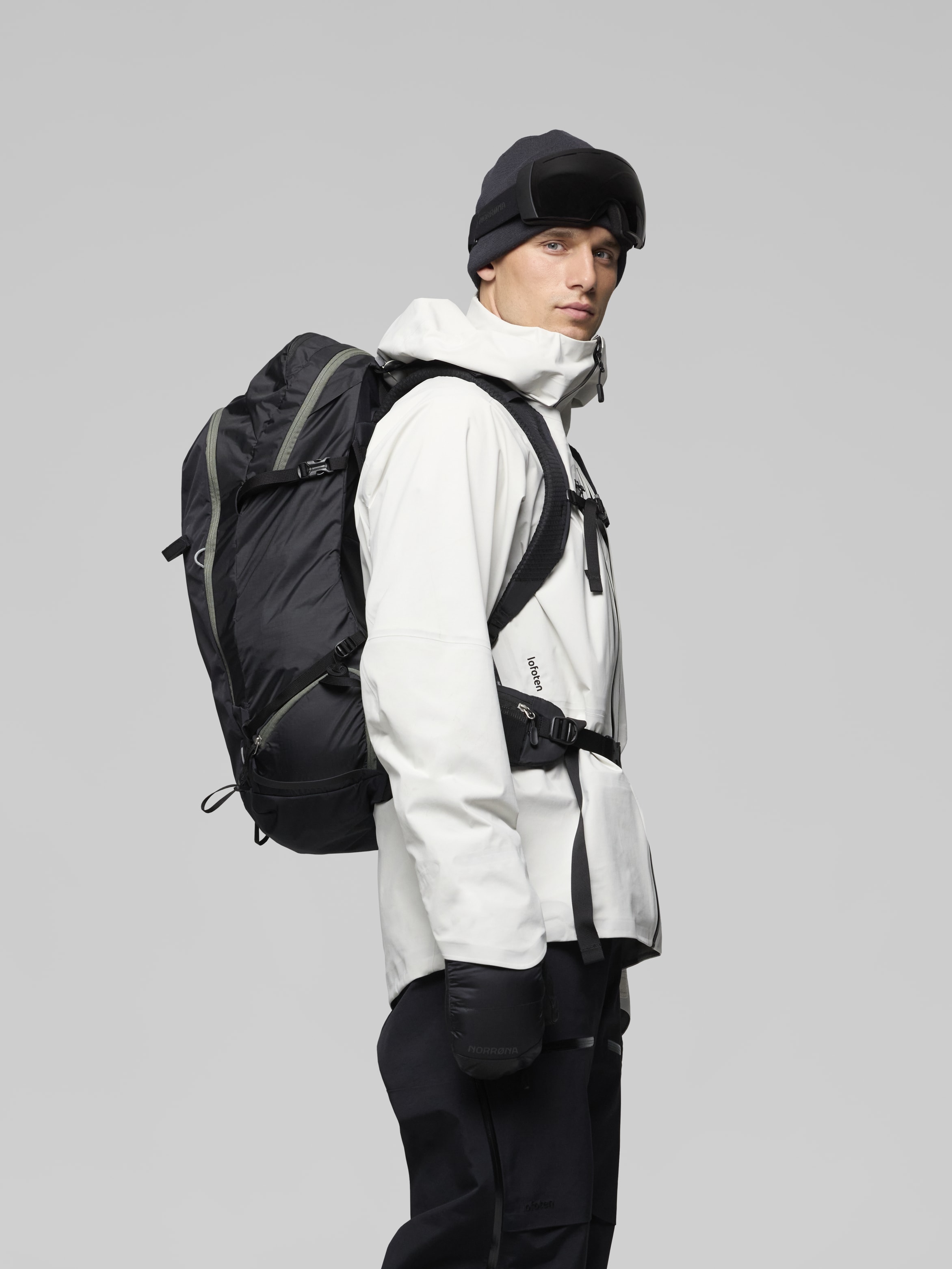 Female Look image of lyngen meshBack 40L Pack Caviar Black