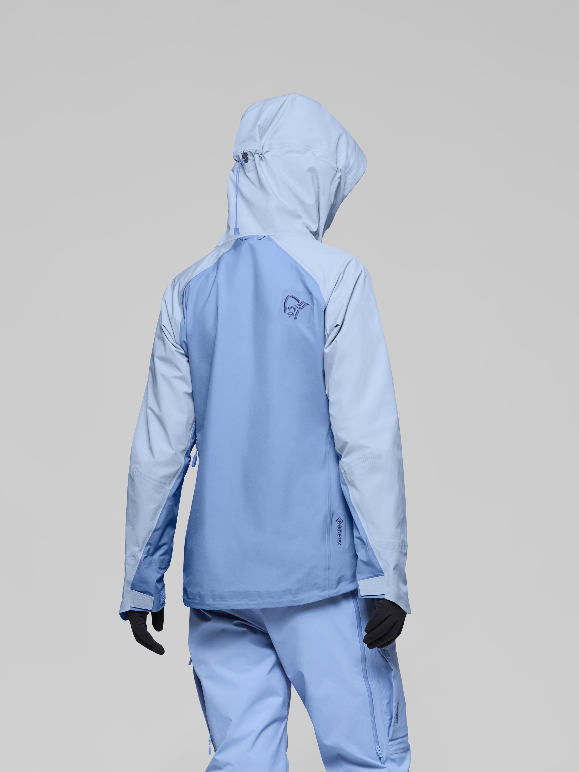 Female Look image of lyngen Gore-Tex Jacket Allure/Cashmere Blue