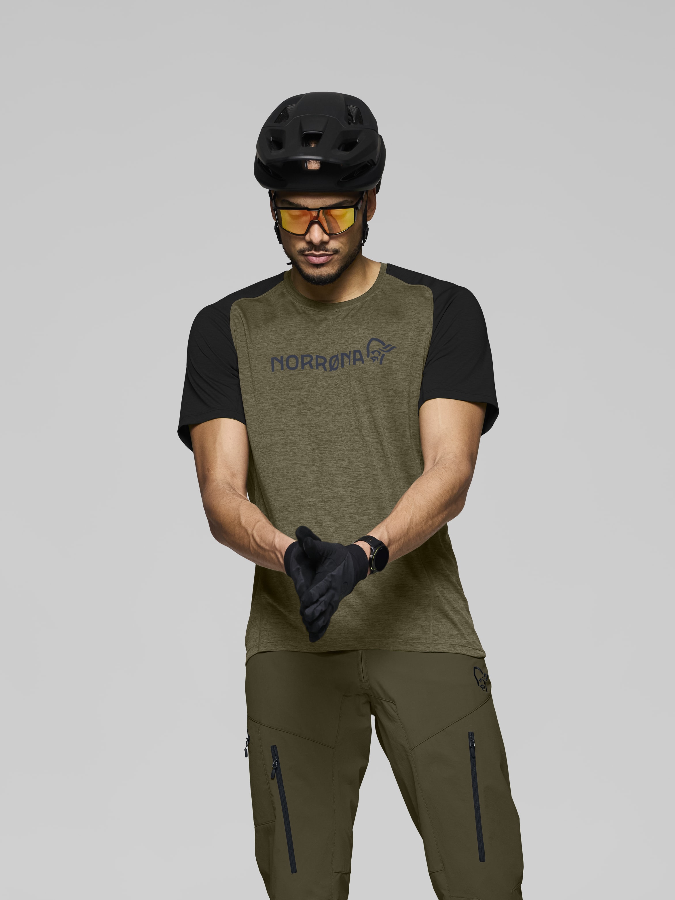 Male Look image of fjora equaliser lightweight T-shirt Olive Night