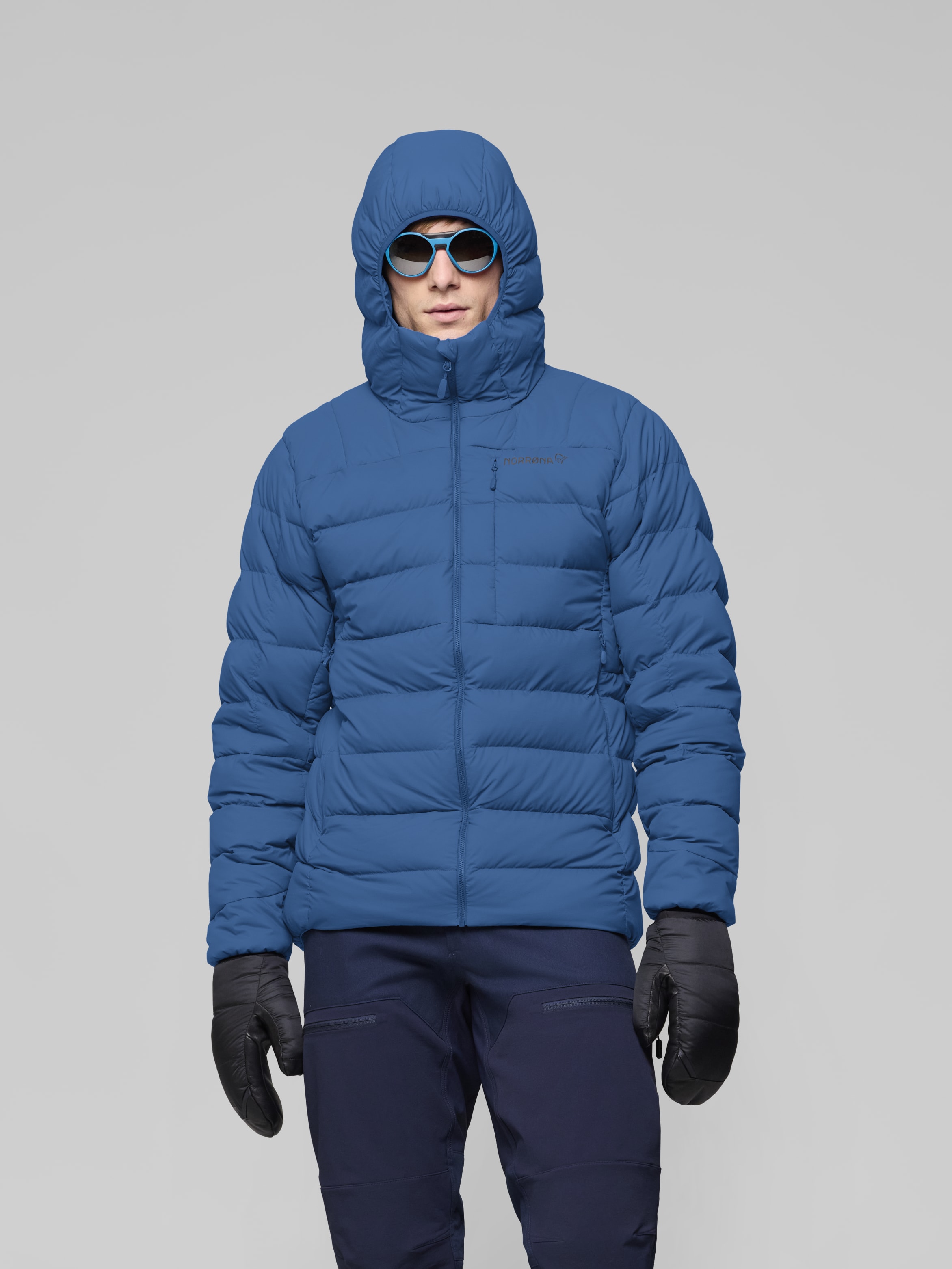 Male Look image of femund down700 Zip Hood Dark Blue