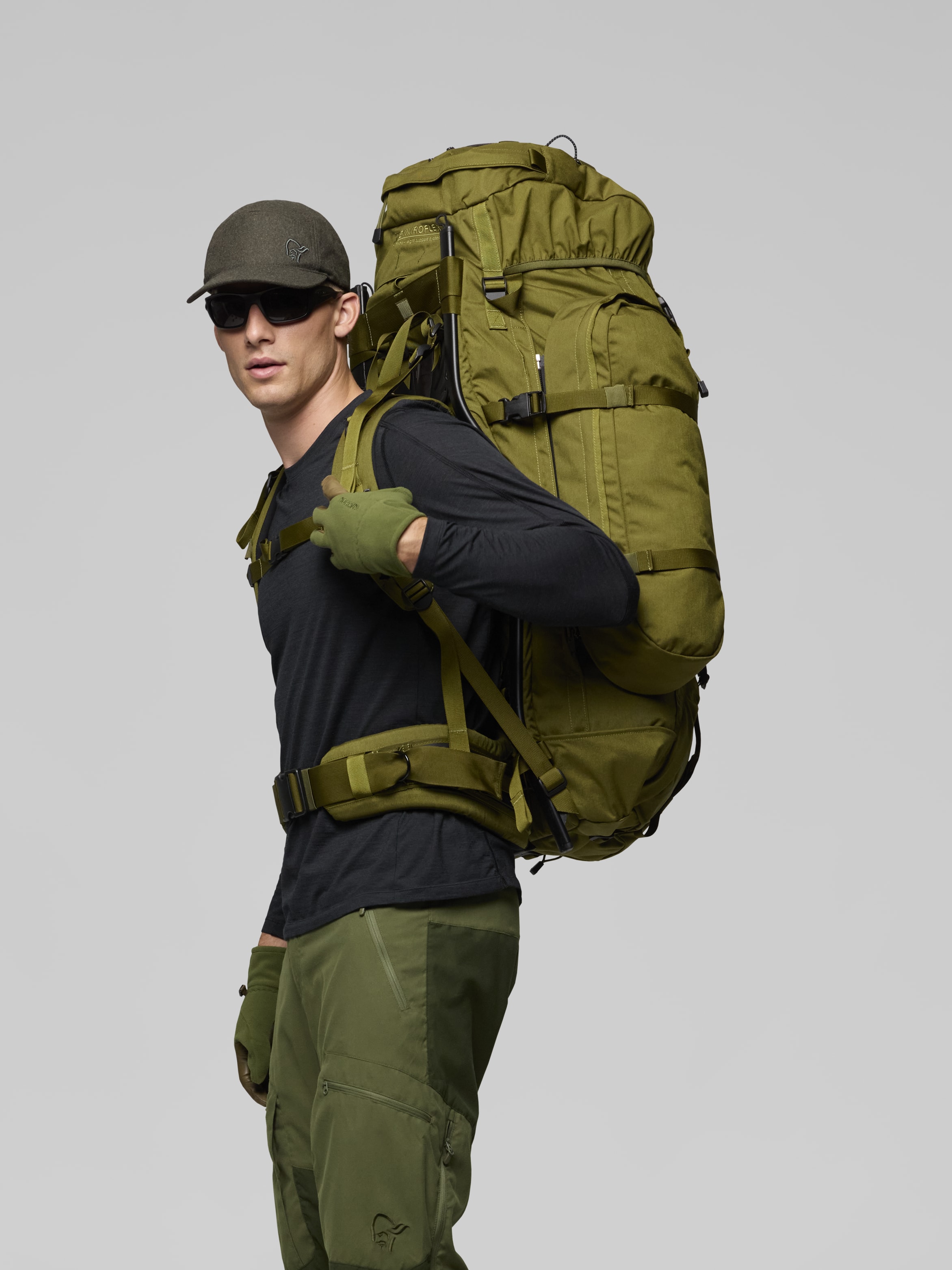 Male Look image of recon synkroflex 125L Pack Military Green