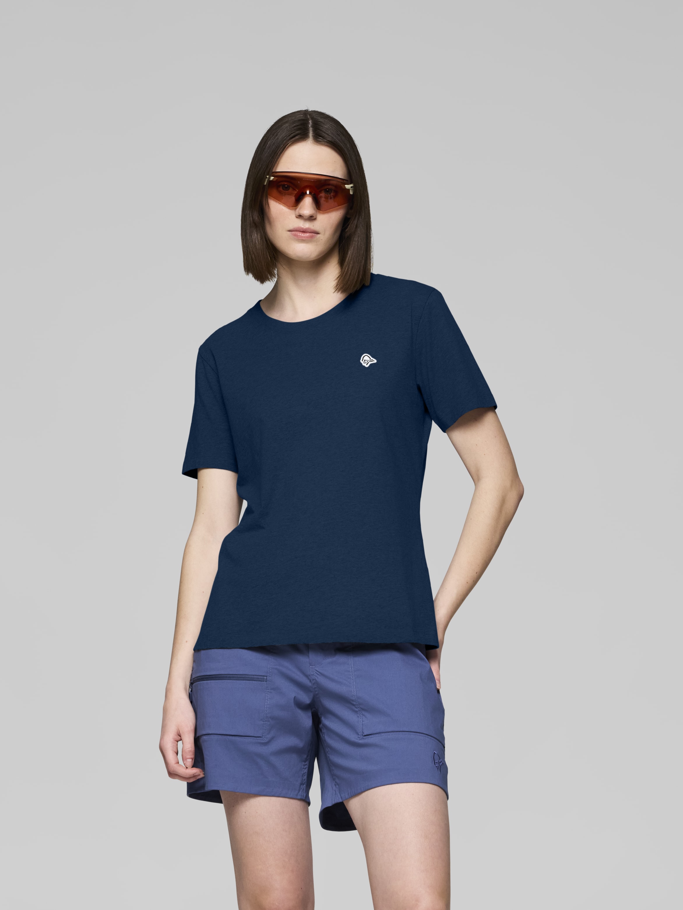 Female Look image of 29 cotton viking patch T-shirt Indigo Night