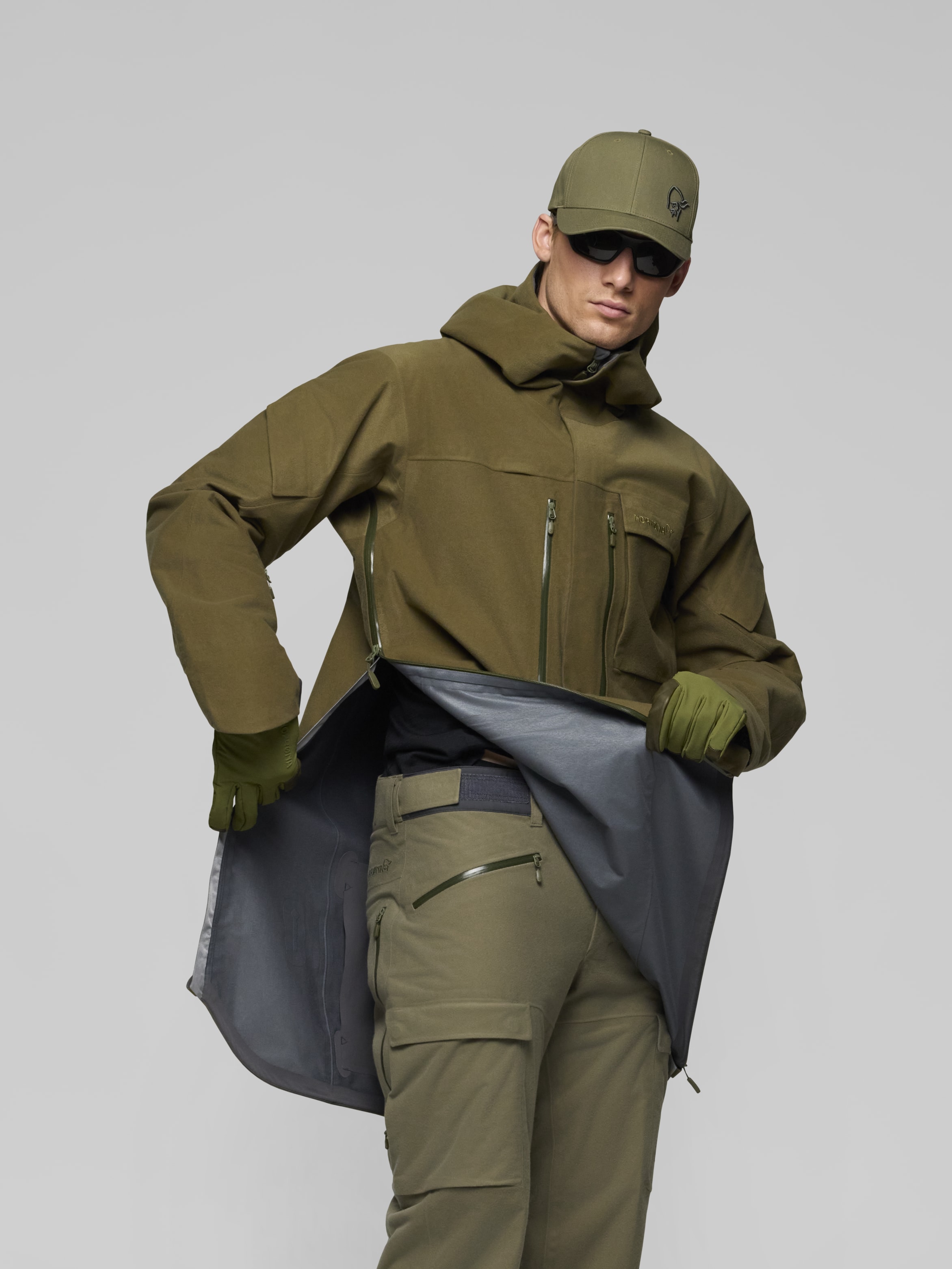 Male Look image of kvinnherad Gore-Tex Parka Olive Night