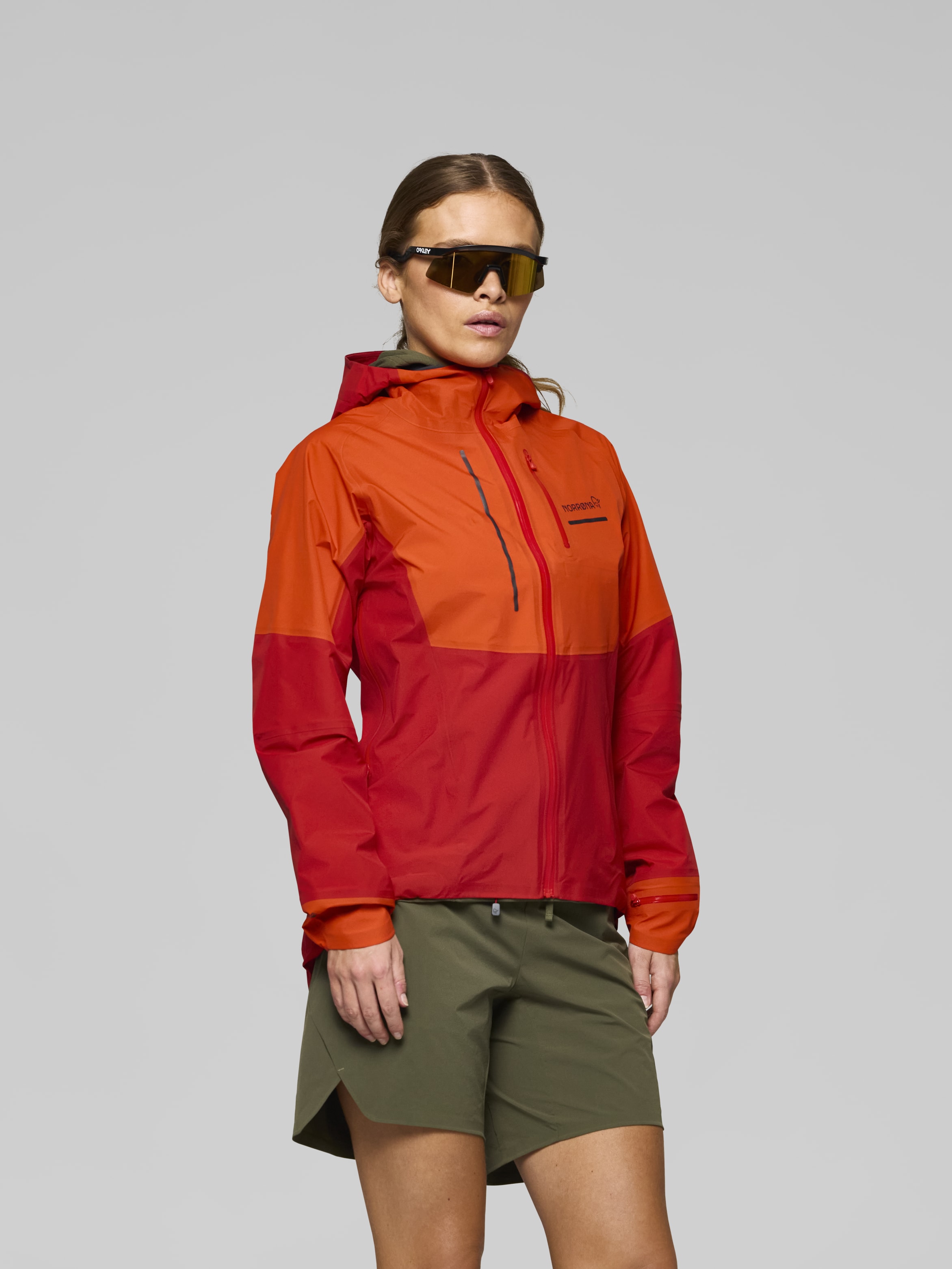 Female Look image of senja Gore-Tex Jacket Arednalin