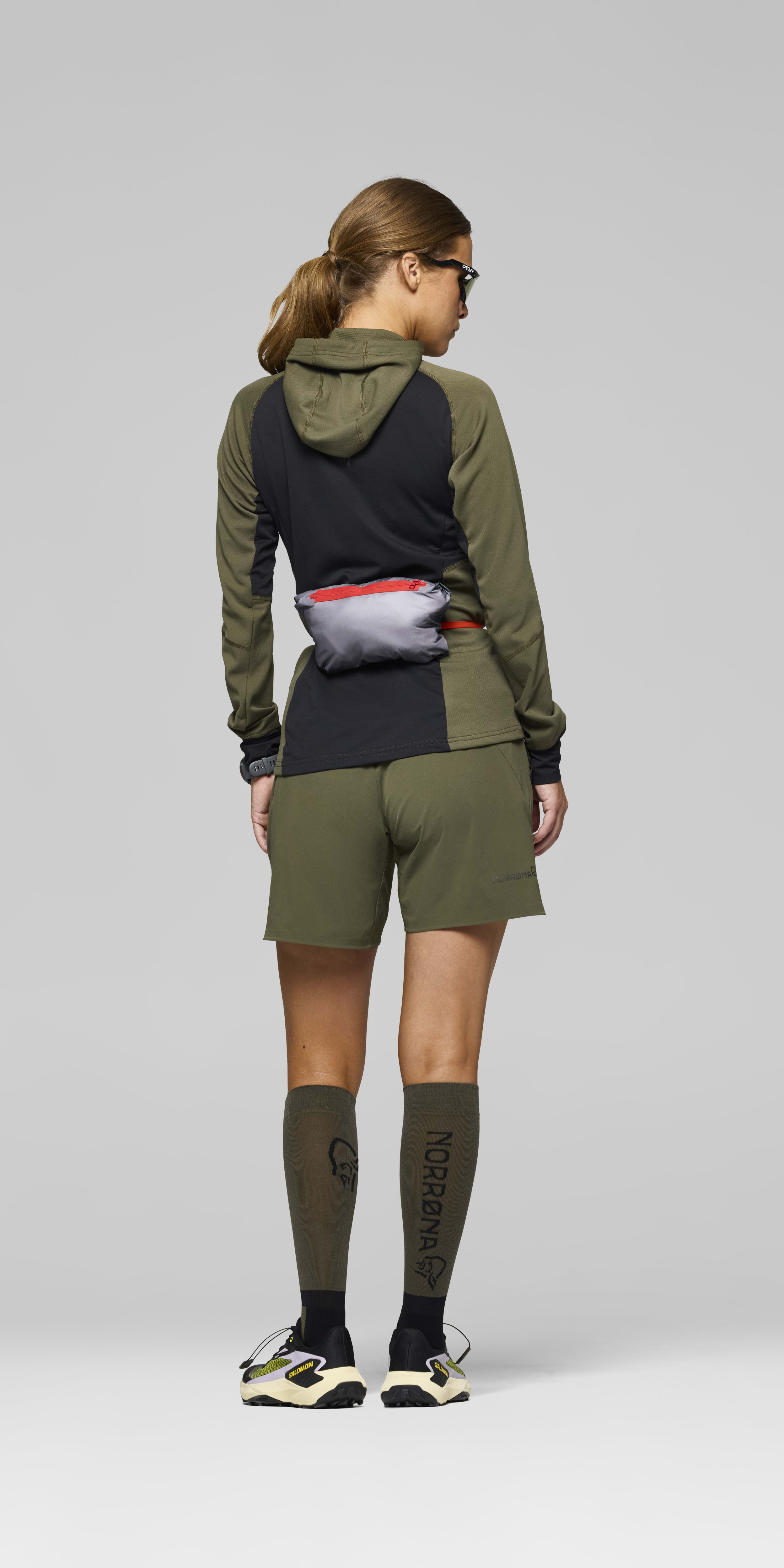 Female Look back image of senja Gore-Tex Jacket Arednalin