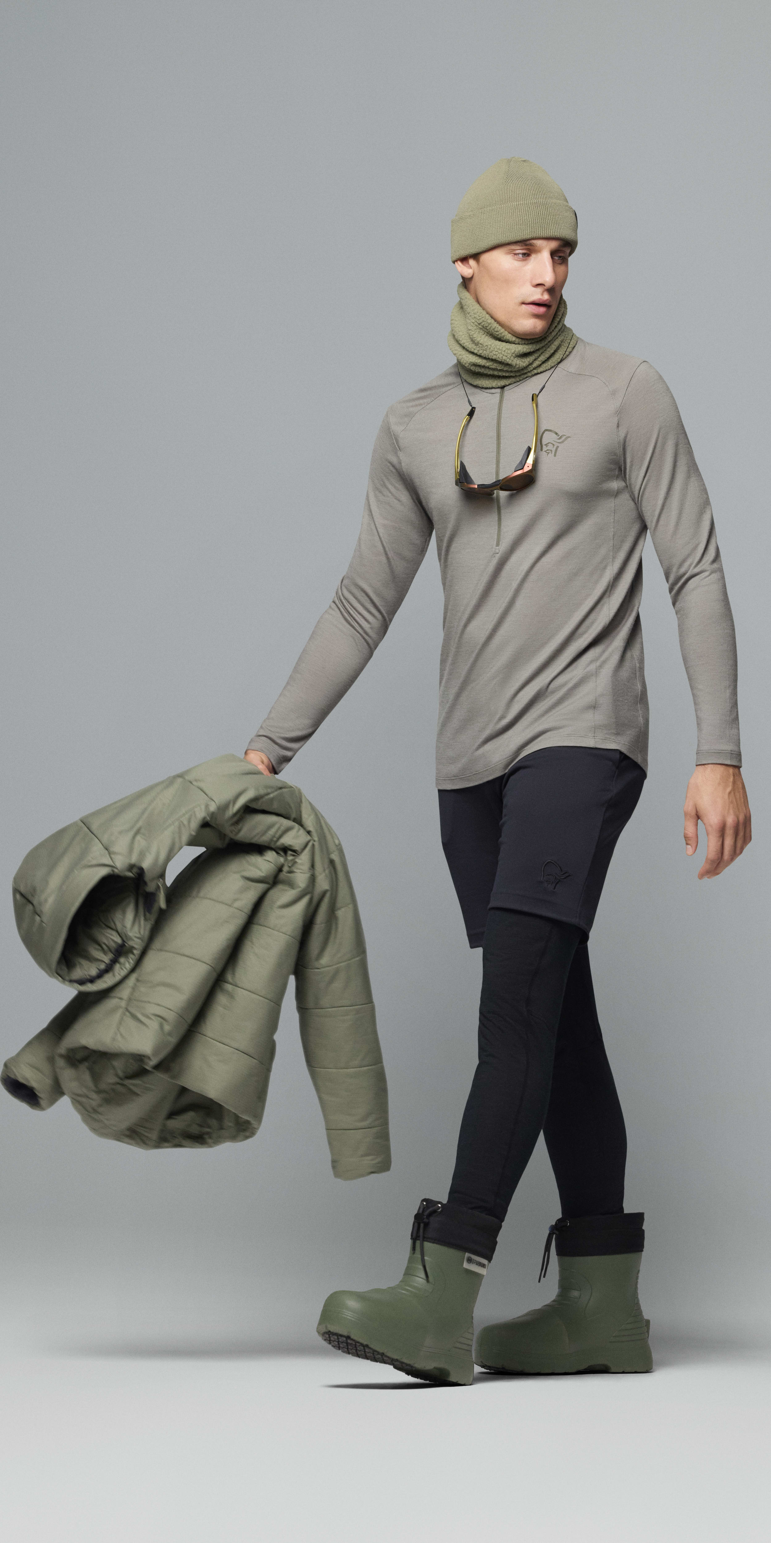 Male Look opening image of femund thermoUll250 cotton Zip Hood Deep Lichen Green