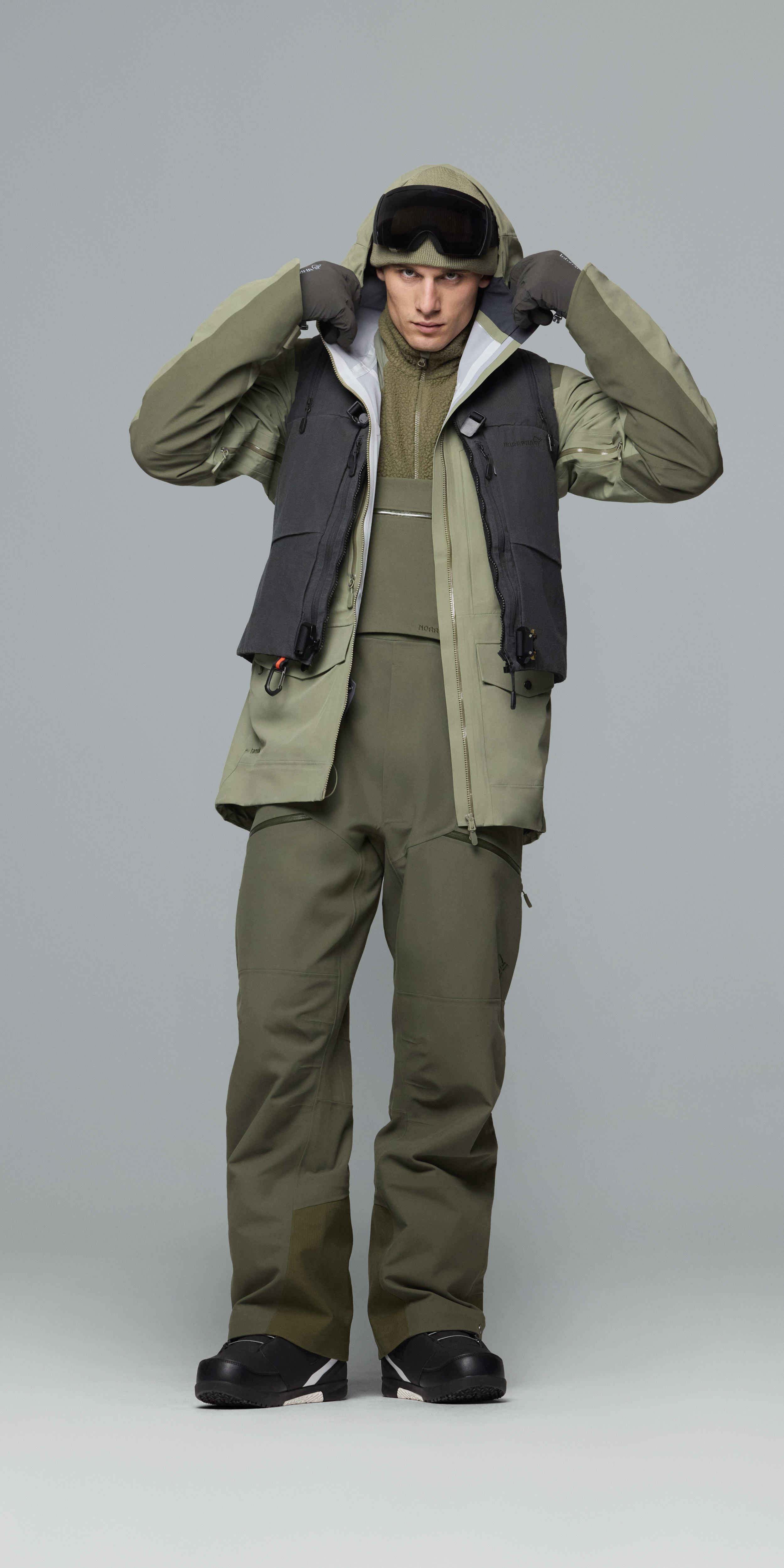 Male Look side image of tamok warm3 Jacket Olive Night/Deep Lichen Green