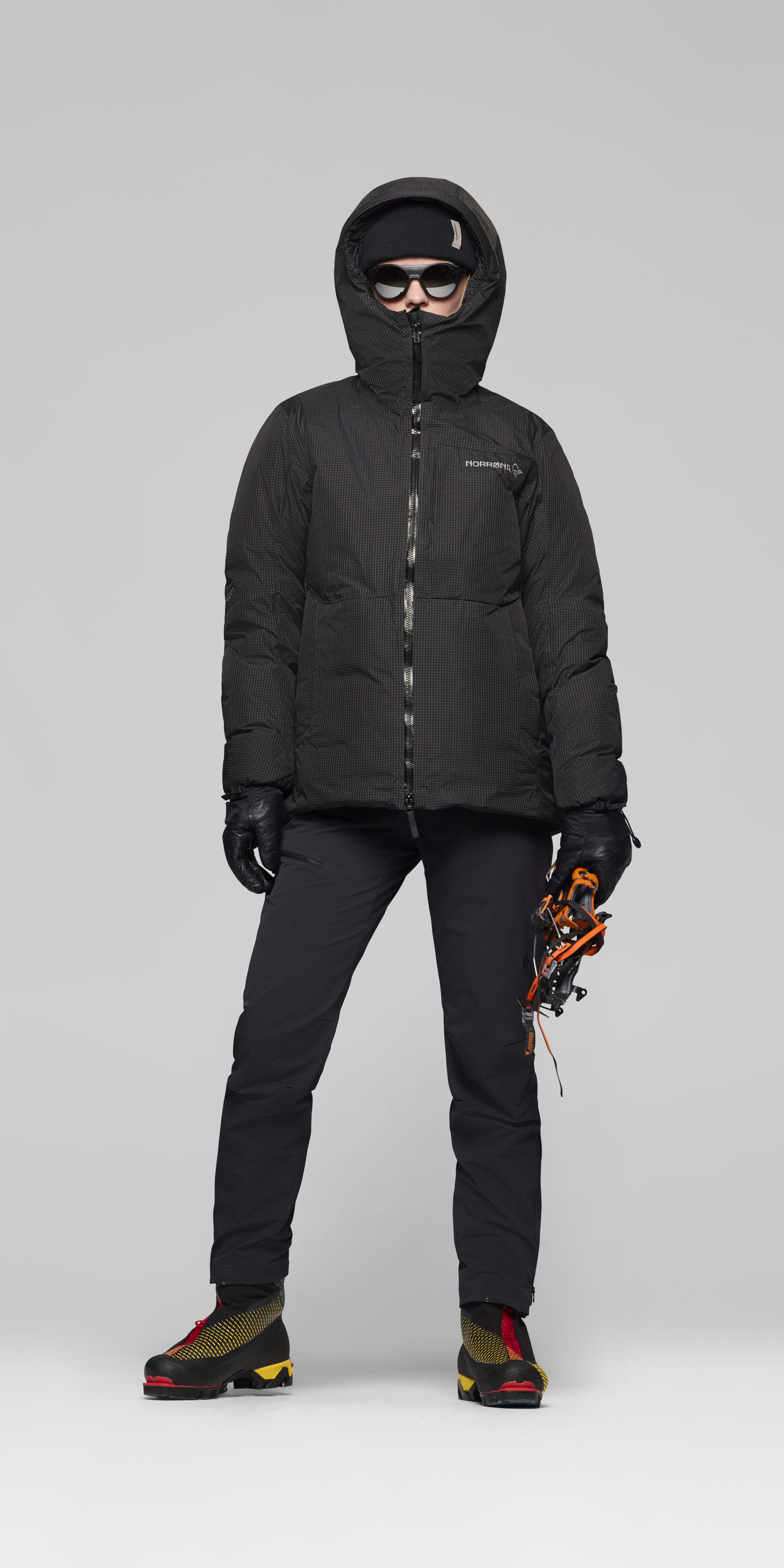 <span class="-lower">dri<sup>2</sup></span> <span class="-lower">down<sup>800</sup></span> Zip Hood – Caviar Black